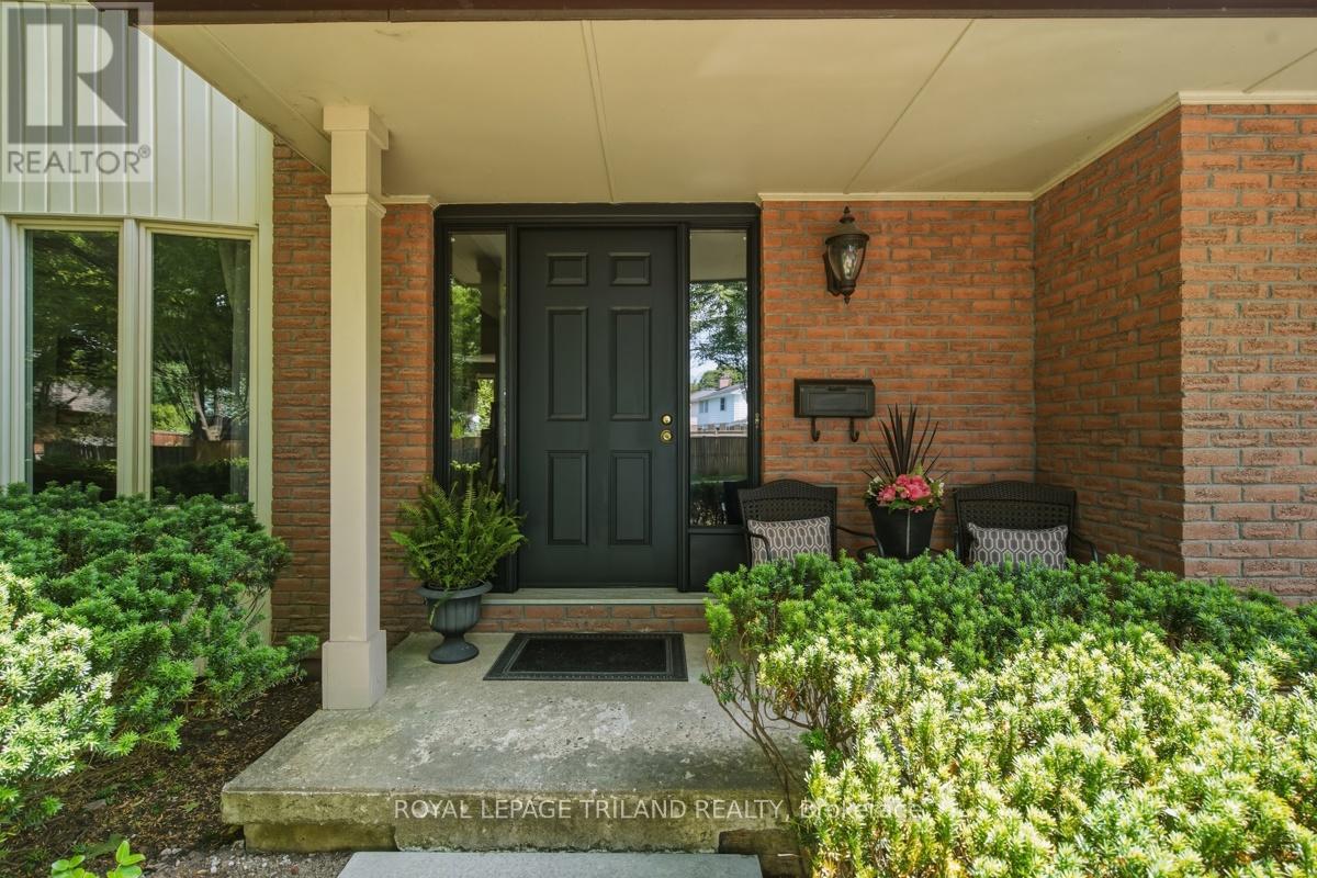 183 Farmington Way, London South, Ontario  N6K 3N7 - Photo 2 - X13437484