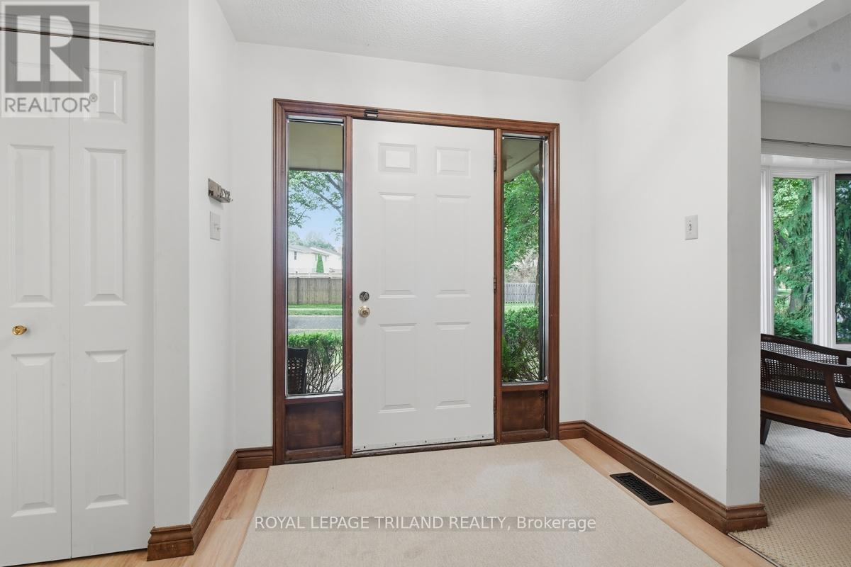 183 Farmington Way, London South, Ontario  N6K 3N7 - Photo 3 - X13437484