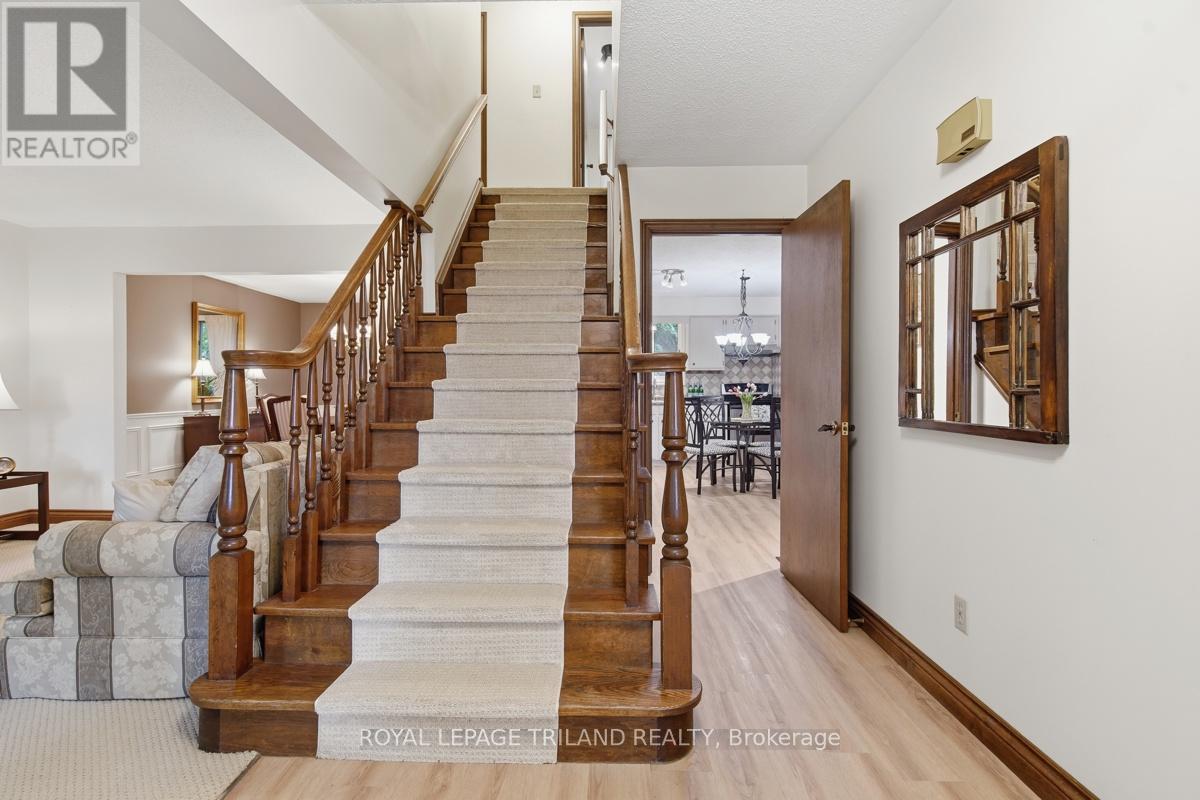 183 Farmington Way, London South, Ontario  N6K 3N7 - Photo 4 - X13437484