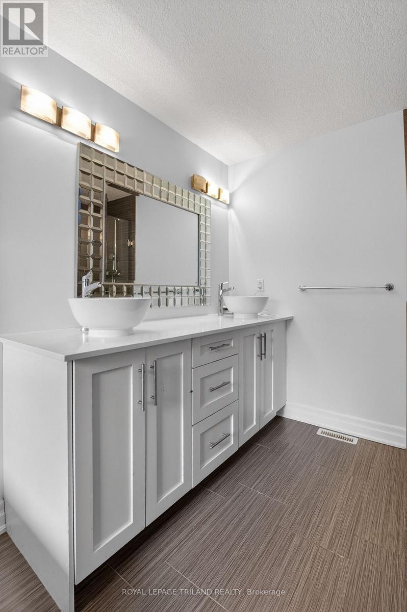 656 Redtail Trail, London North, Ontario  N6H 5X7 - Photo 31 - X13437670
