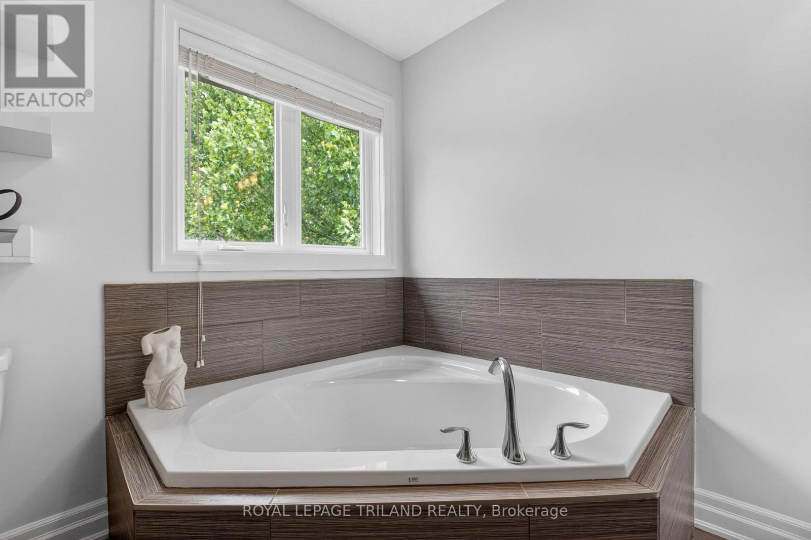 656 Redtail Trail, London North, Ontario  N6H 5X7 - Photo 34 - X13437670