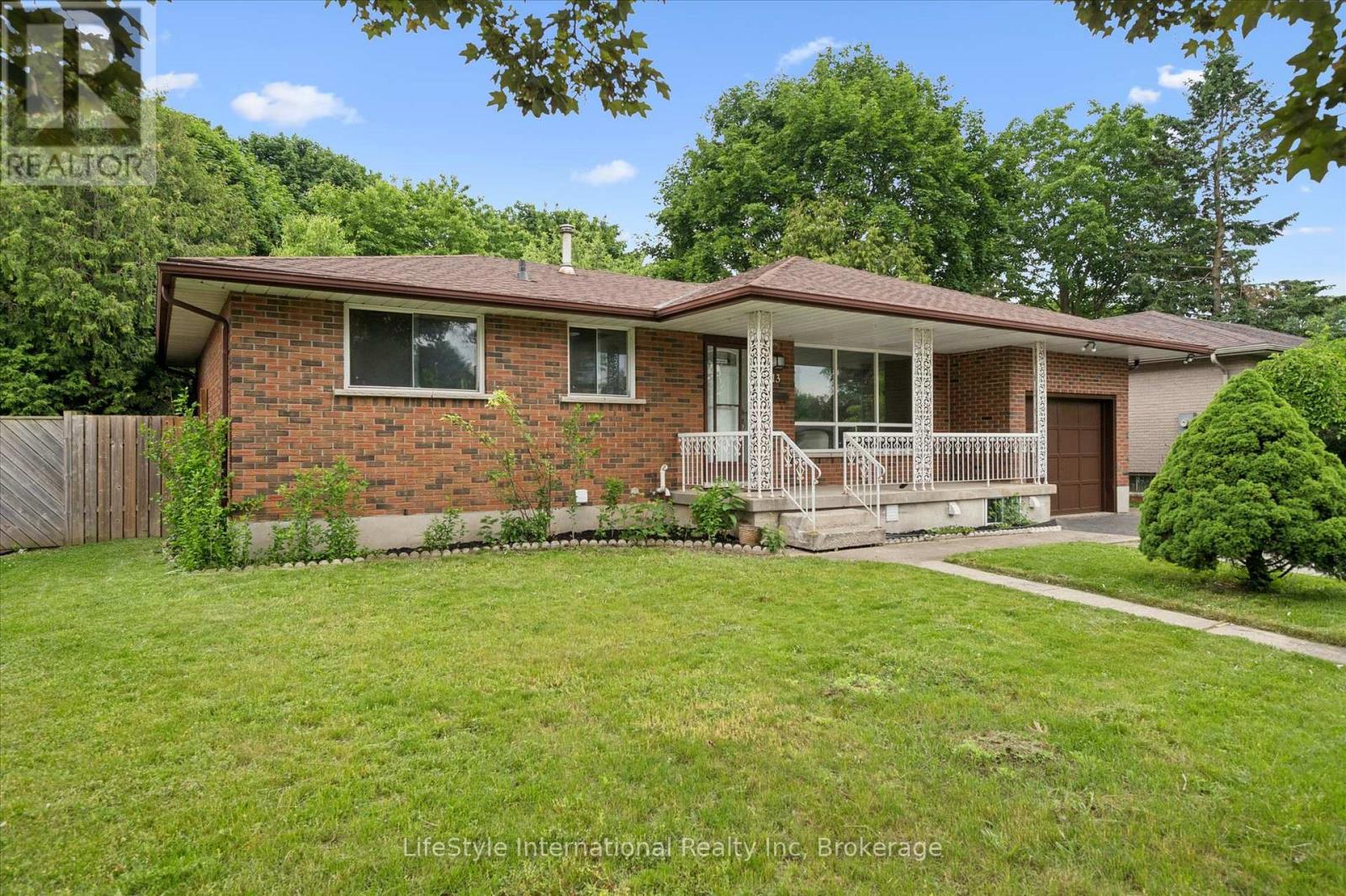 113 Applewood Crescent, Guelph, Ontario  N1H 6B3 - Photo 4 - X13437690