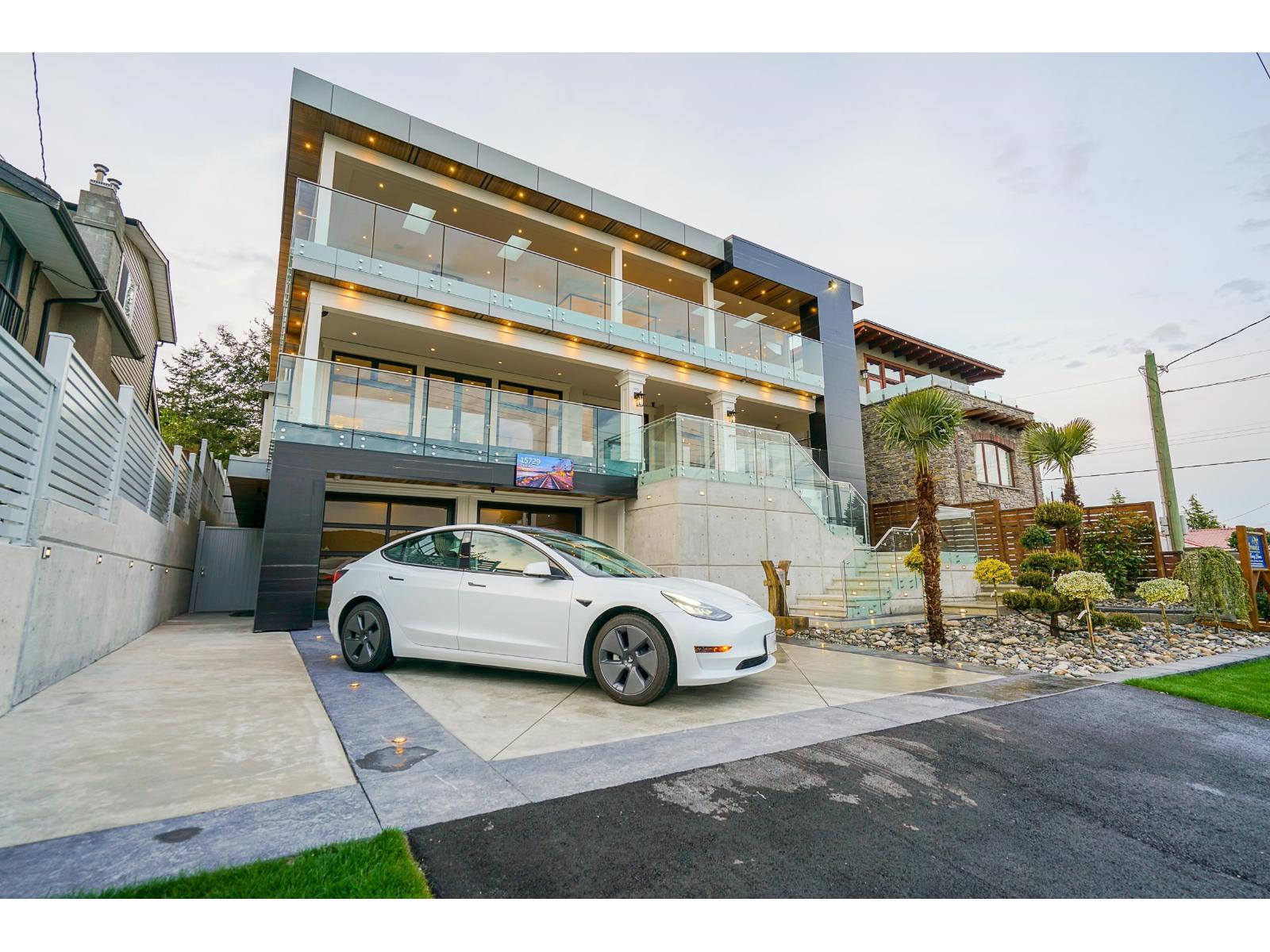 15729 CLIFF AVENUE, White Rock, British Columbia