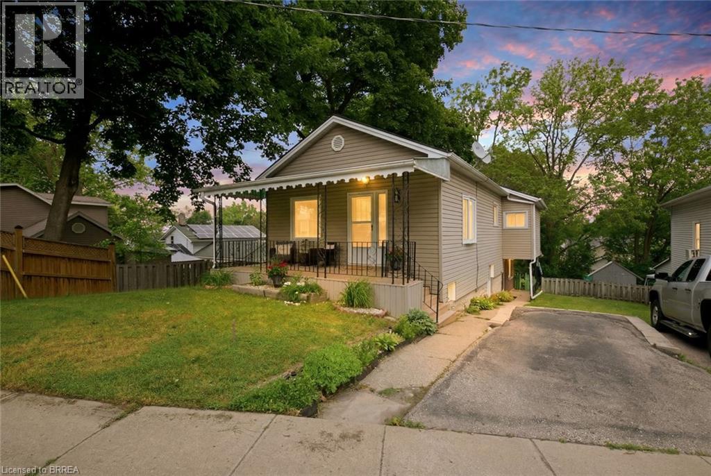 16 King Edward Street, Paris, Ontario N3L 2G6 - Photo 1 - 40837618