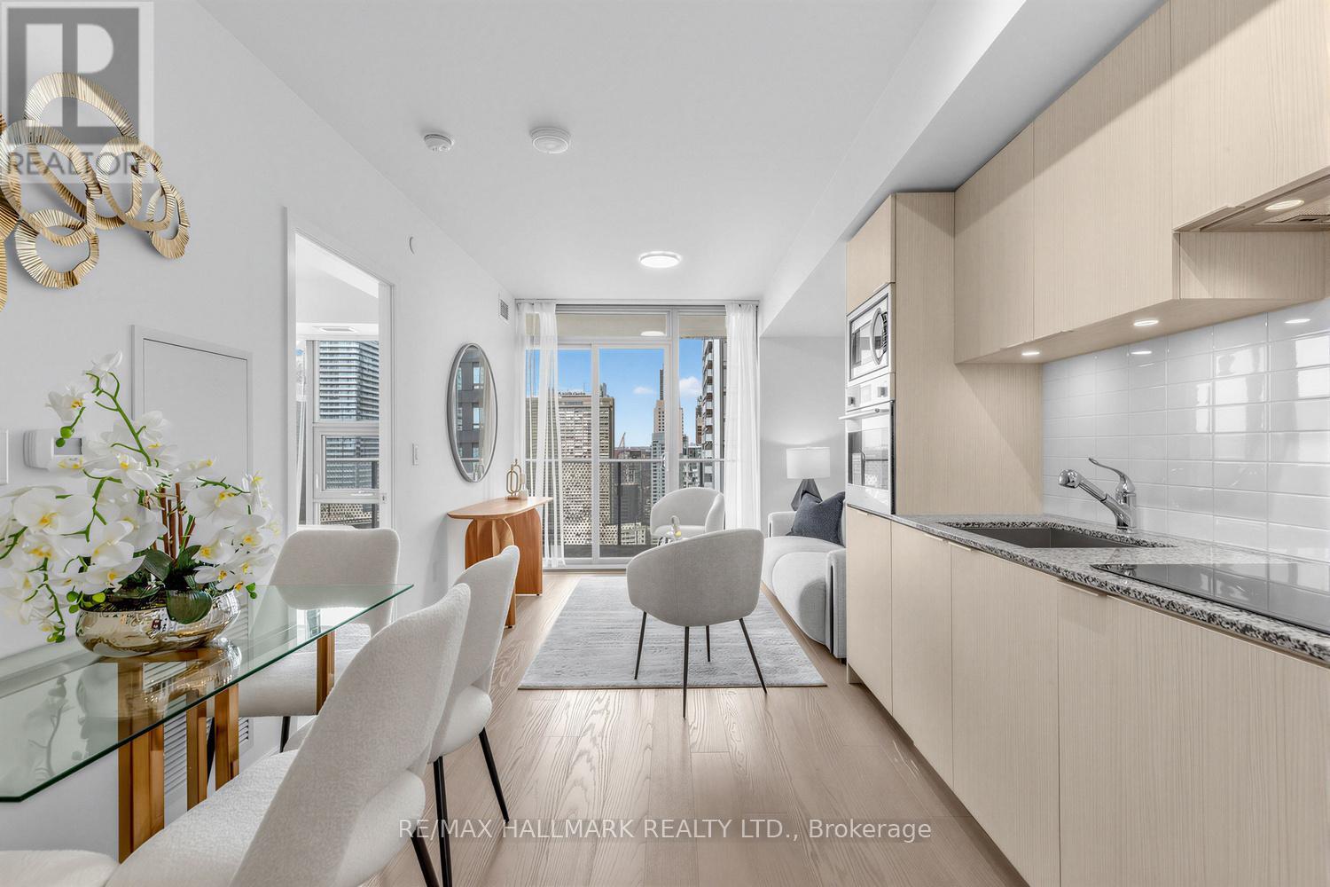 3909 - 11 Wellesley Street W, Toronto, Ontario  M4Y 0G4 - Photo 15 - C13437730