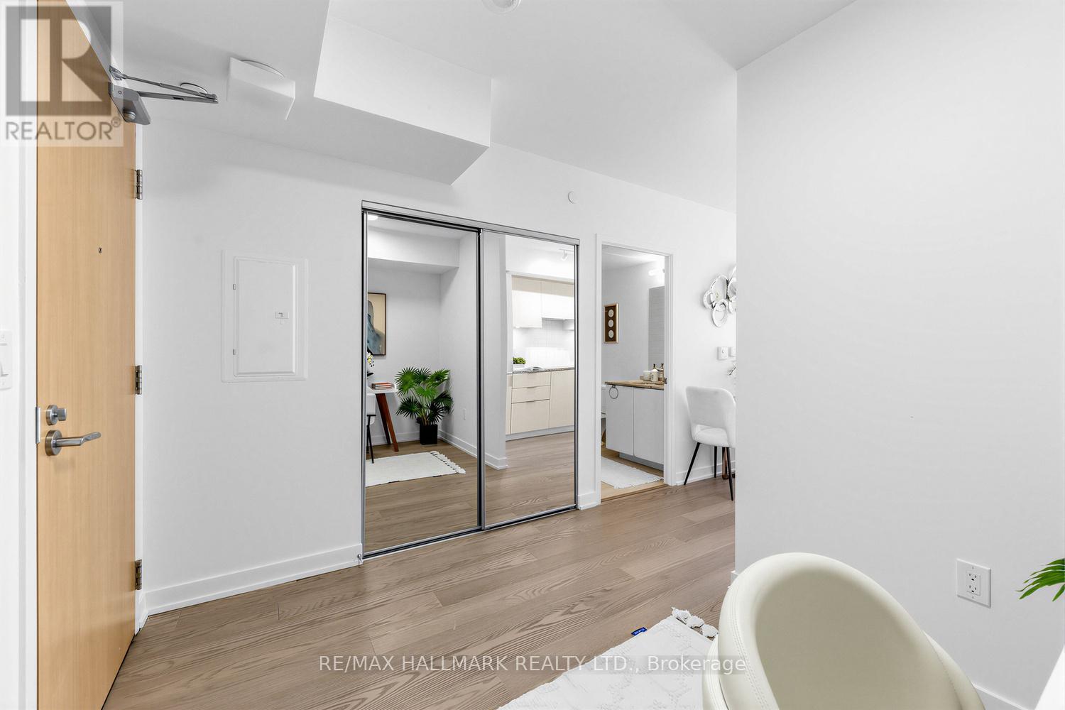 3909 - 11 Wellesley Street W, Toronto, Ontario  M4Y 0G4 - Photo 4 - C13437730
