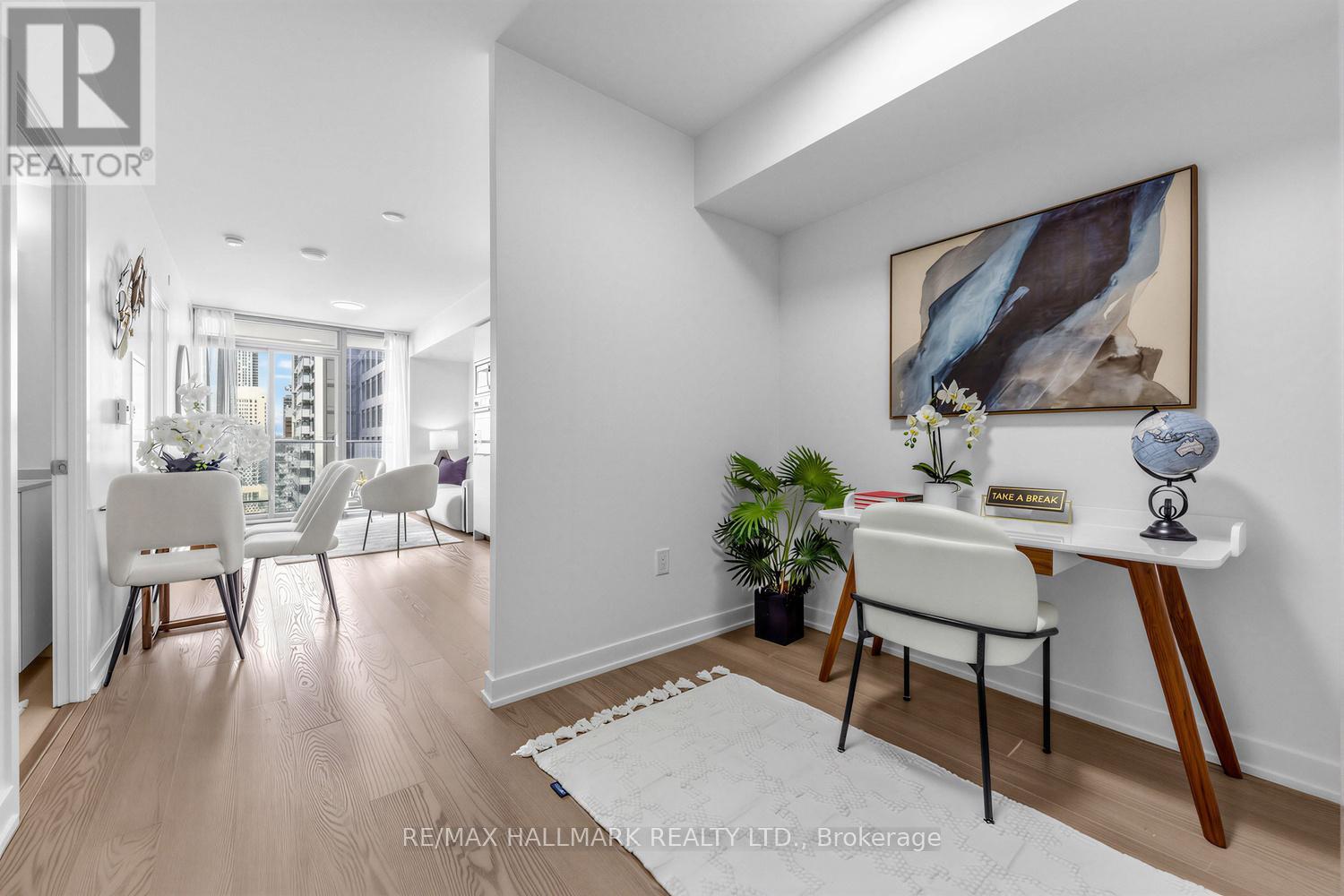 3909 - 11 Wellesley Street W, Toronto, Ontario  M4Y 0G4 - Photo 5 - C13437730