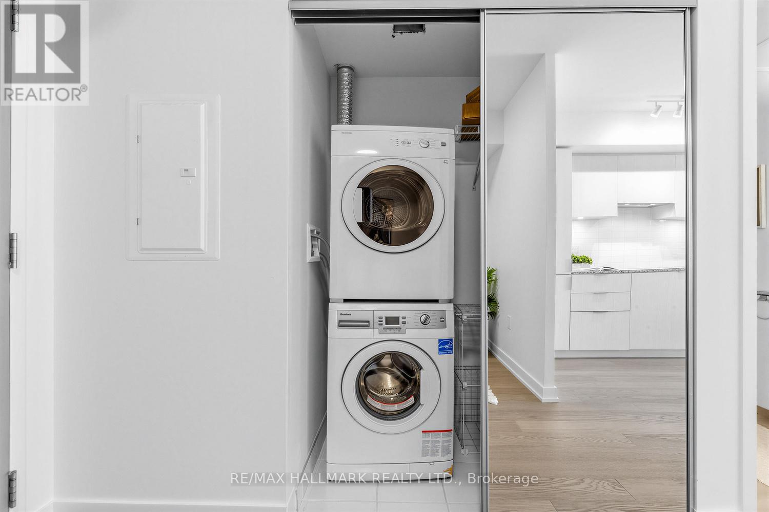 3909 - 11 Wellesley Street W, Toronto, Ontario  M4Y 0G4 - Photo 6 - C13437730