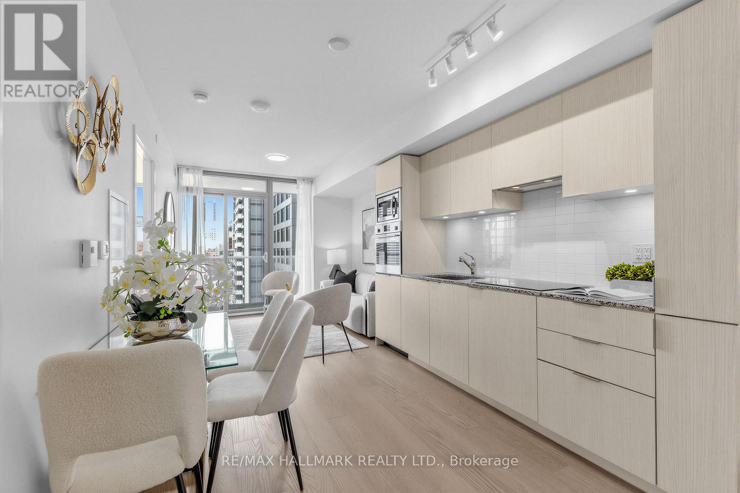 3909 - 11 Wellesley Street W, Toronto, Ontario  M4Y 0G4 - Photo 9 - C13437730