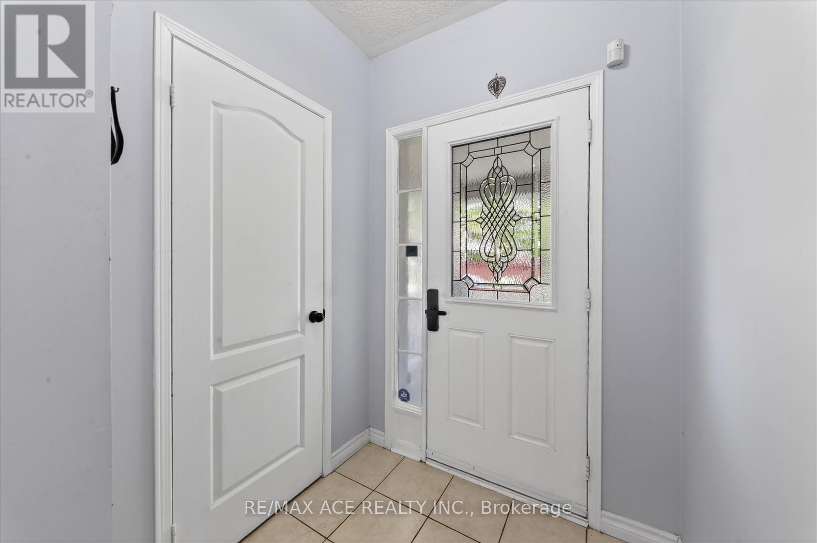 56 Unsworth Crescent, Ajax, Ontario  L1T 4X3 - Photo 5 - E13437480