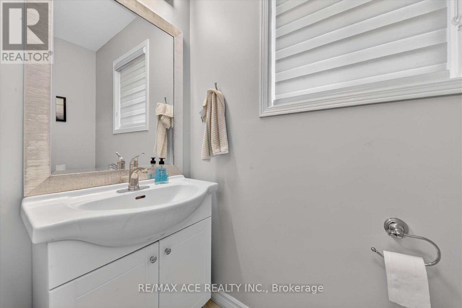 56 Unsworth Crescent, Ajax, Ontario  L1T 4X3 - Photo 7 - E13437480