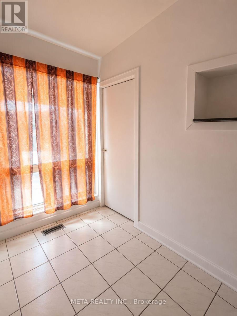 Main Floor - 540 Mccowan Road, Toronto, Ontario  M1J 1J8 - Photo 8 - E13437666