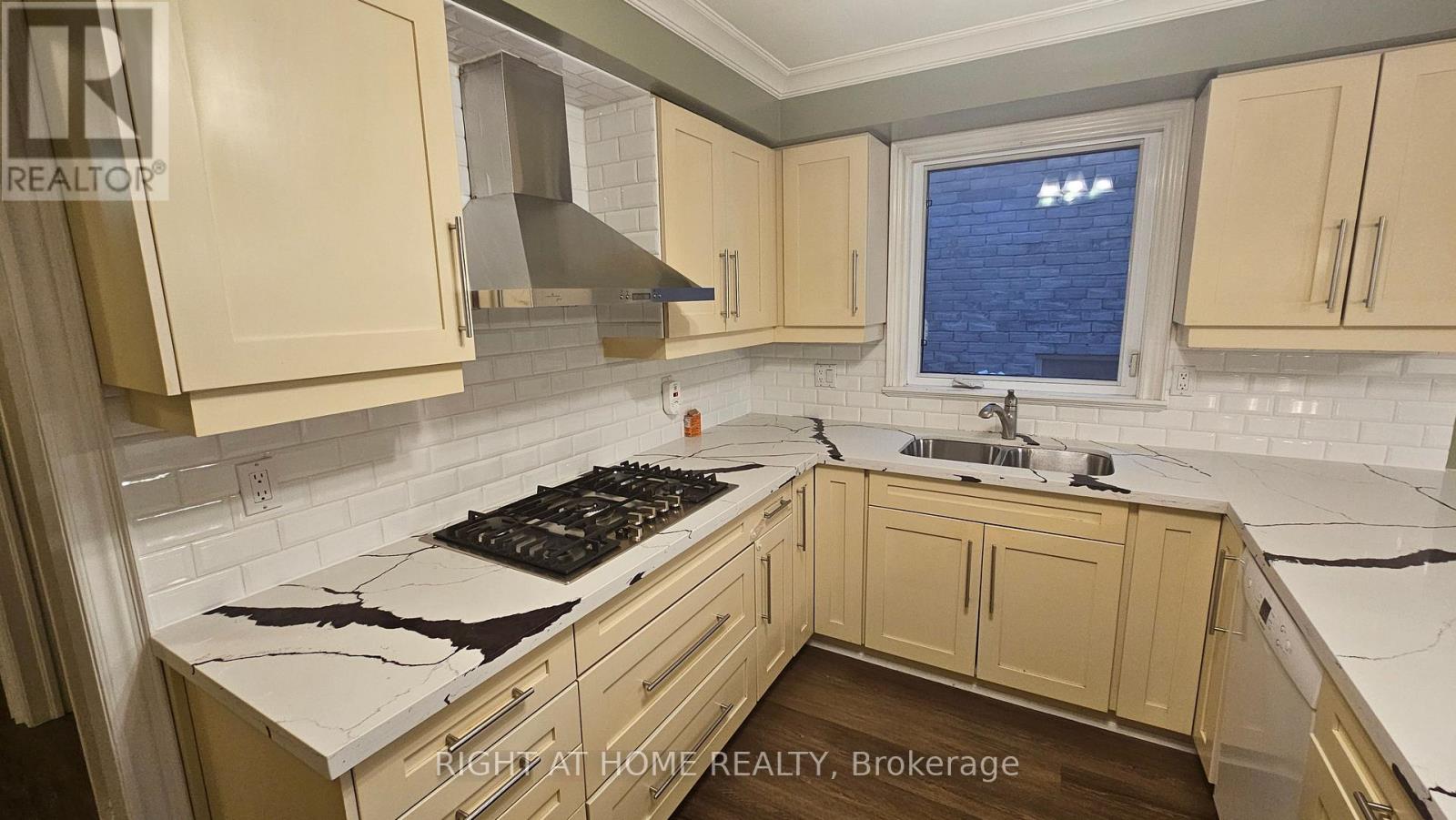 28 Mullen Drive, Ajax, Ontario  L1T 2A5 - Photo 11 - E13437696