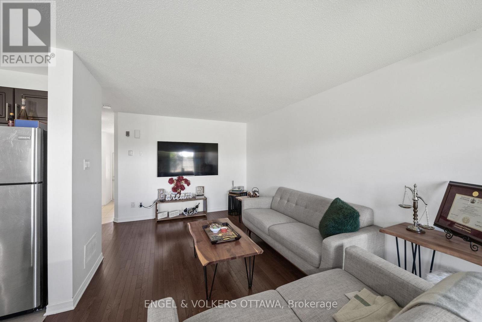 212 Macoun Circle, Ottawa, Ontario  K1T 0H9 - Photo 6 - X13437934
