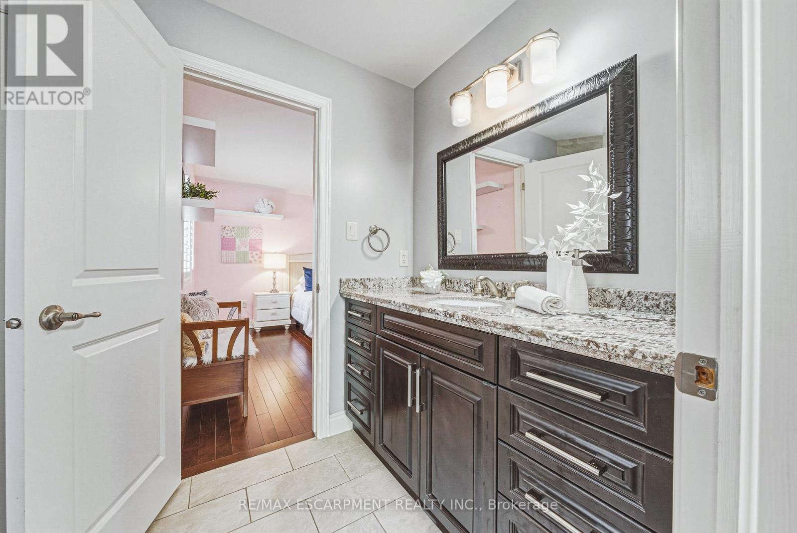 1047 St Matthews Avenue, Burlington, Ontario  L7T 2J3 - Photo 24 - W13437424