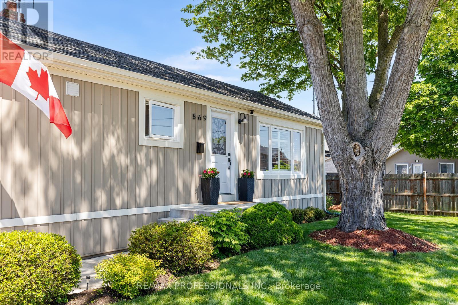 869 First Street, Mississauga, Ontario  L5E 1A6 - Photo 2 - W13437470