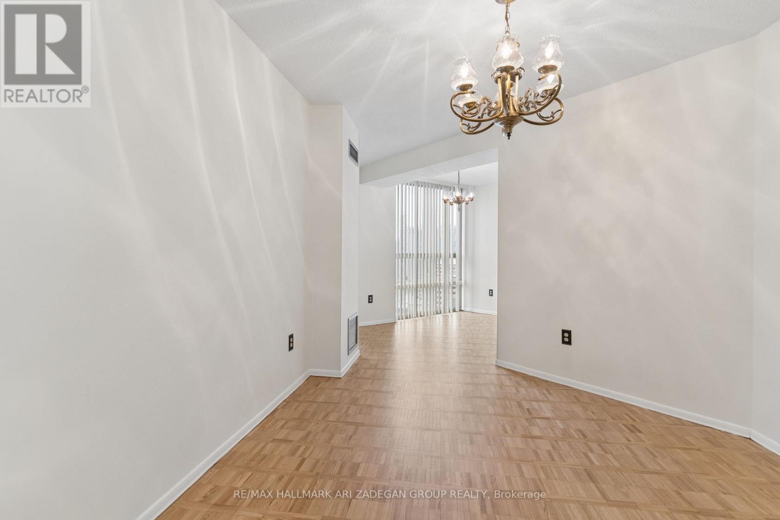 2704 - 3650 Kaneff Crescent, Mississauga, Ontario  L5A 4A1 - Photo 7 - W13437512