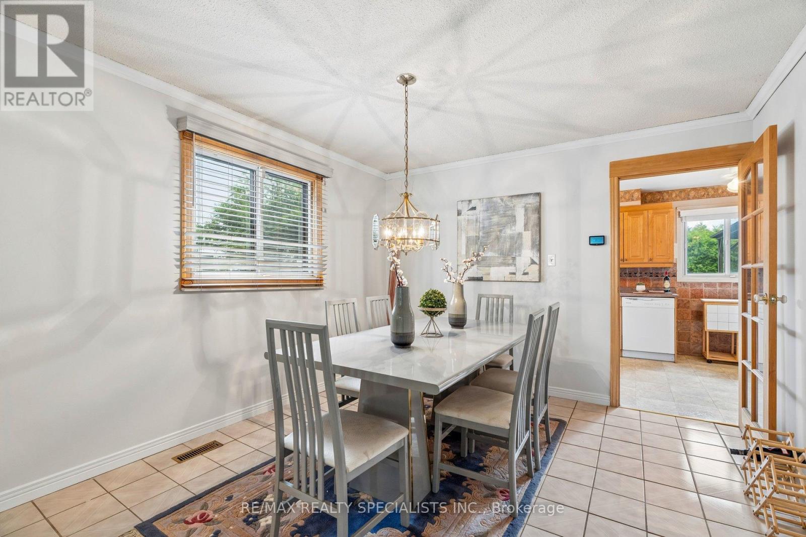 46 Linkdale Road, Brampton, Ontario  L6V 2Y6 - Photo 9 - W13437594
