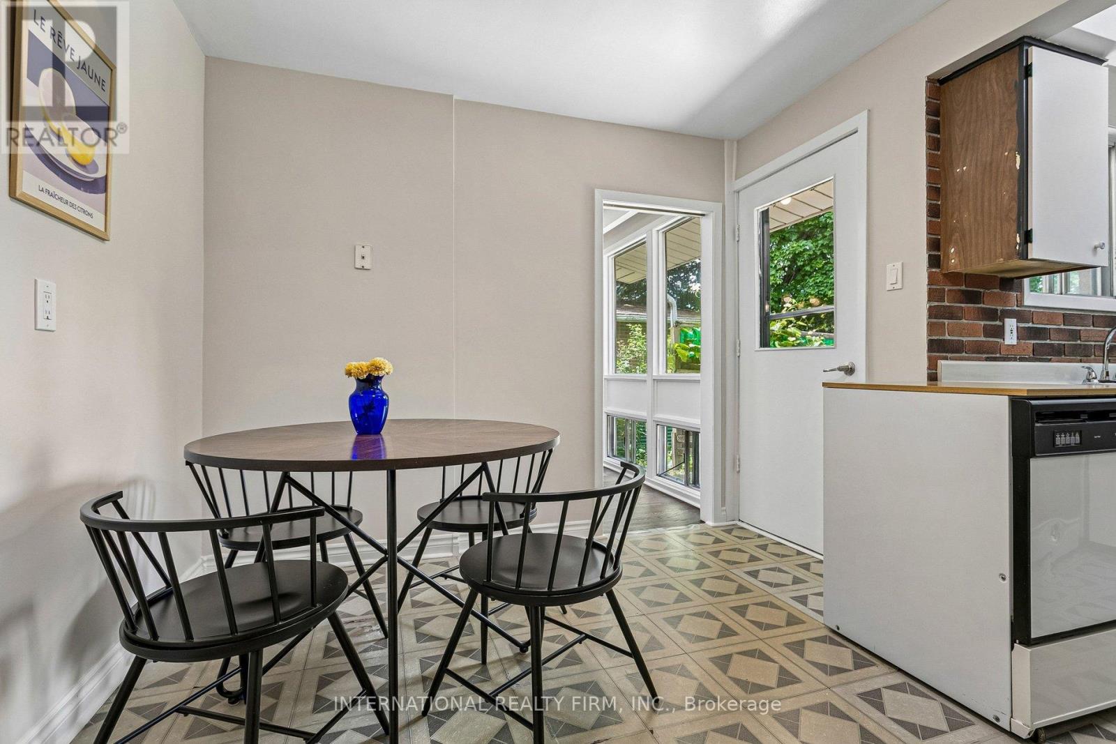 33 Kendleton Drive, Toronto, Ontario  M9V 1T9 - Photo 10 - W13437674