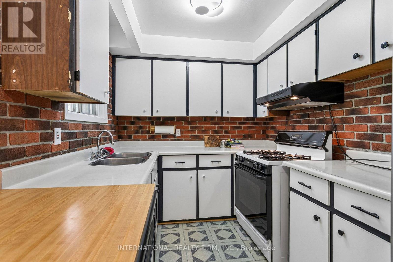 33 Kendleton Drive, Toronto, Ontario  M9V 1T9 - Photo 11 - W13437674
