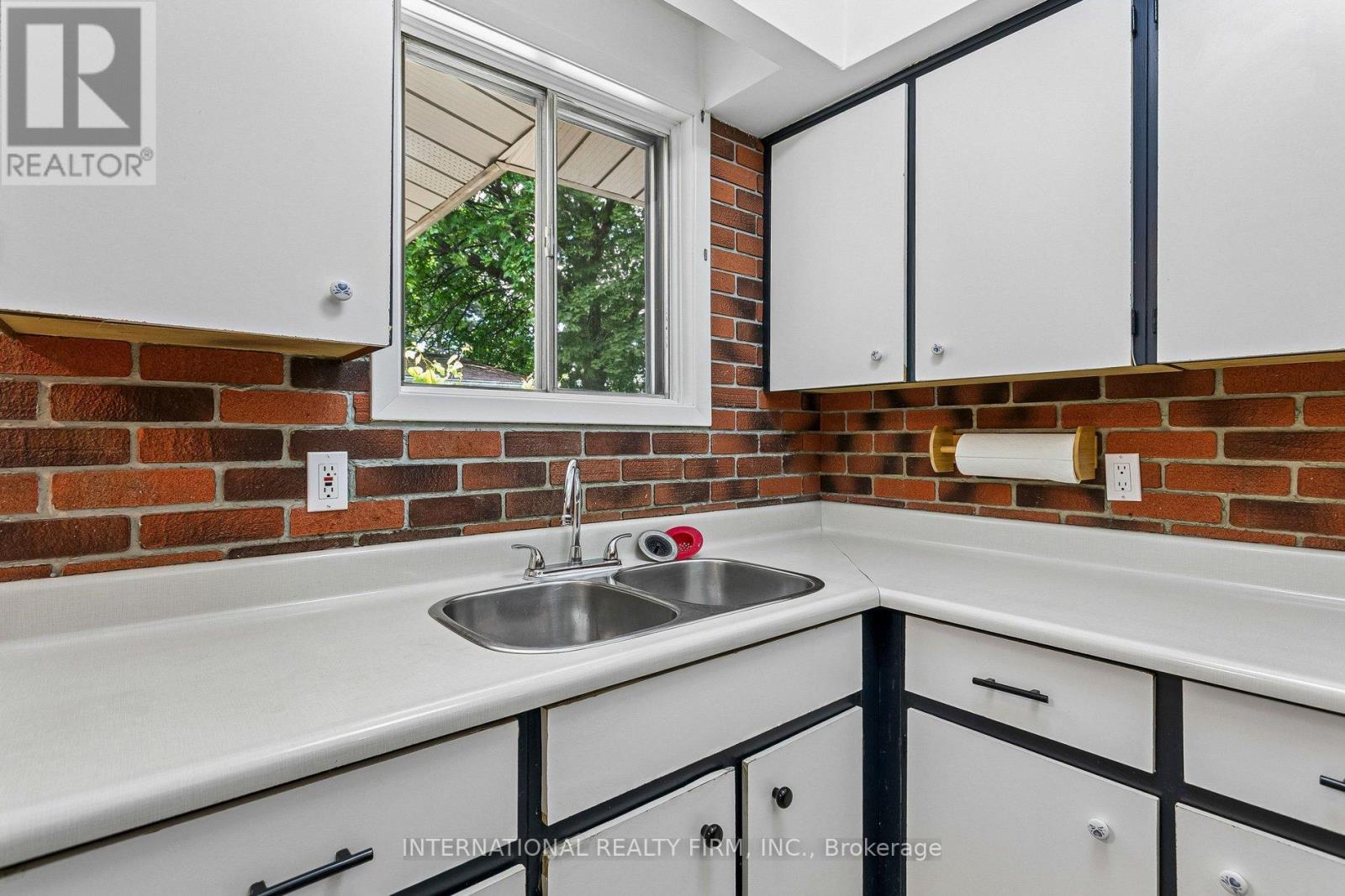 33 Kendleton Drive, Toronto, Ontario  M9V 1T9 - Photo 12 - W13437674