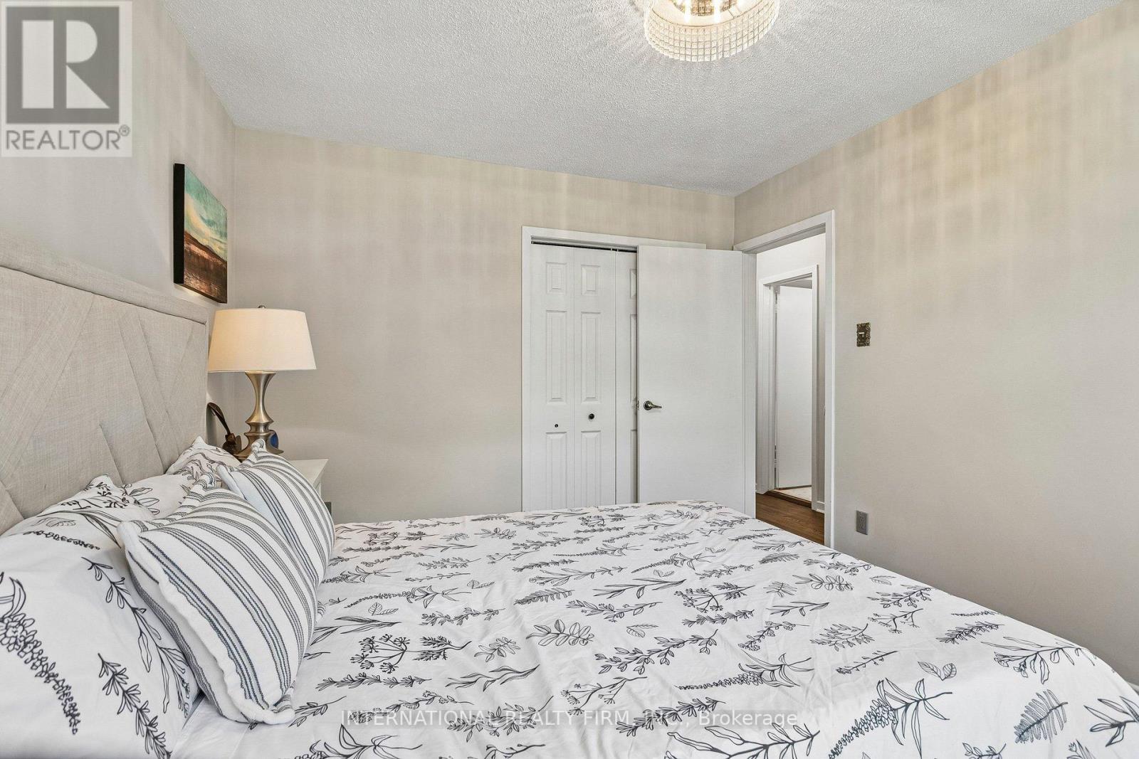 33 Kendleton Drive, Toronto, Ontario  M9V 1T9 - Photo 19 - W13437674