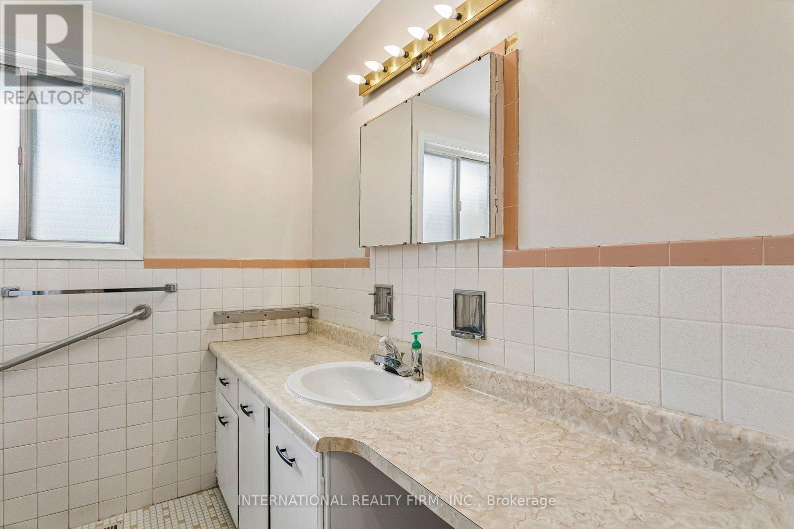 33 Kendleton Drive, Toronto, Ontario  M9V 1T9 - Photo 23 - W13437674