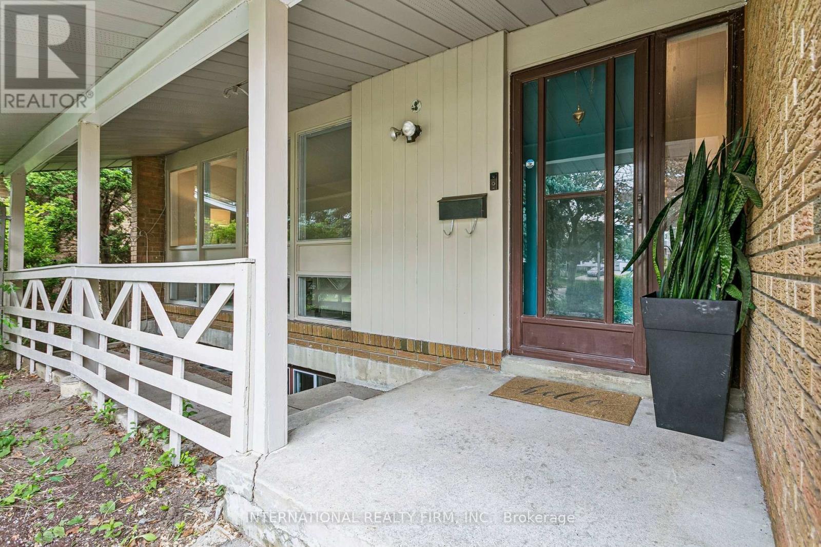 33 Kendleton Drive, Toronto, Ontario  M9V 1T9 - Photo 3 - W13437674