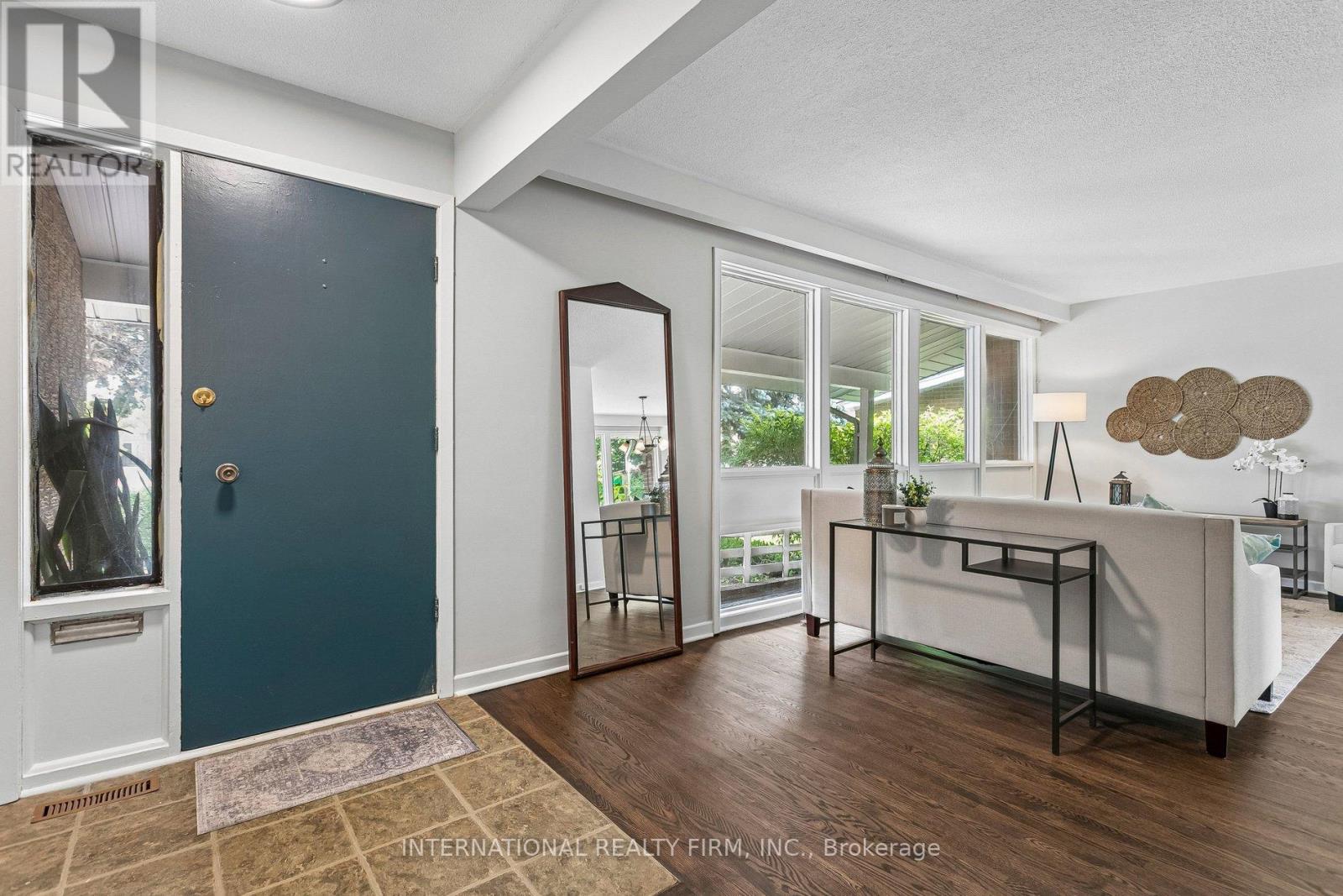 33 Kendleton Drive, Toronto, Ontario  M9V 1T9 - Photo 4 - W13437674