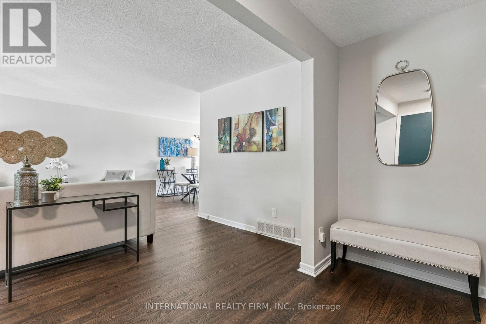 33 Kendleton Drive, Toronto, Ontario  M9V 1T9 - Photo 5 - W13437674