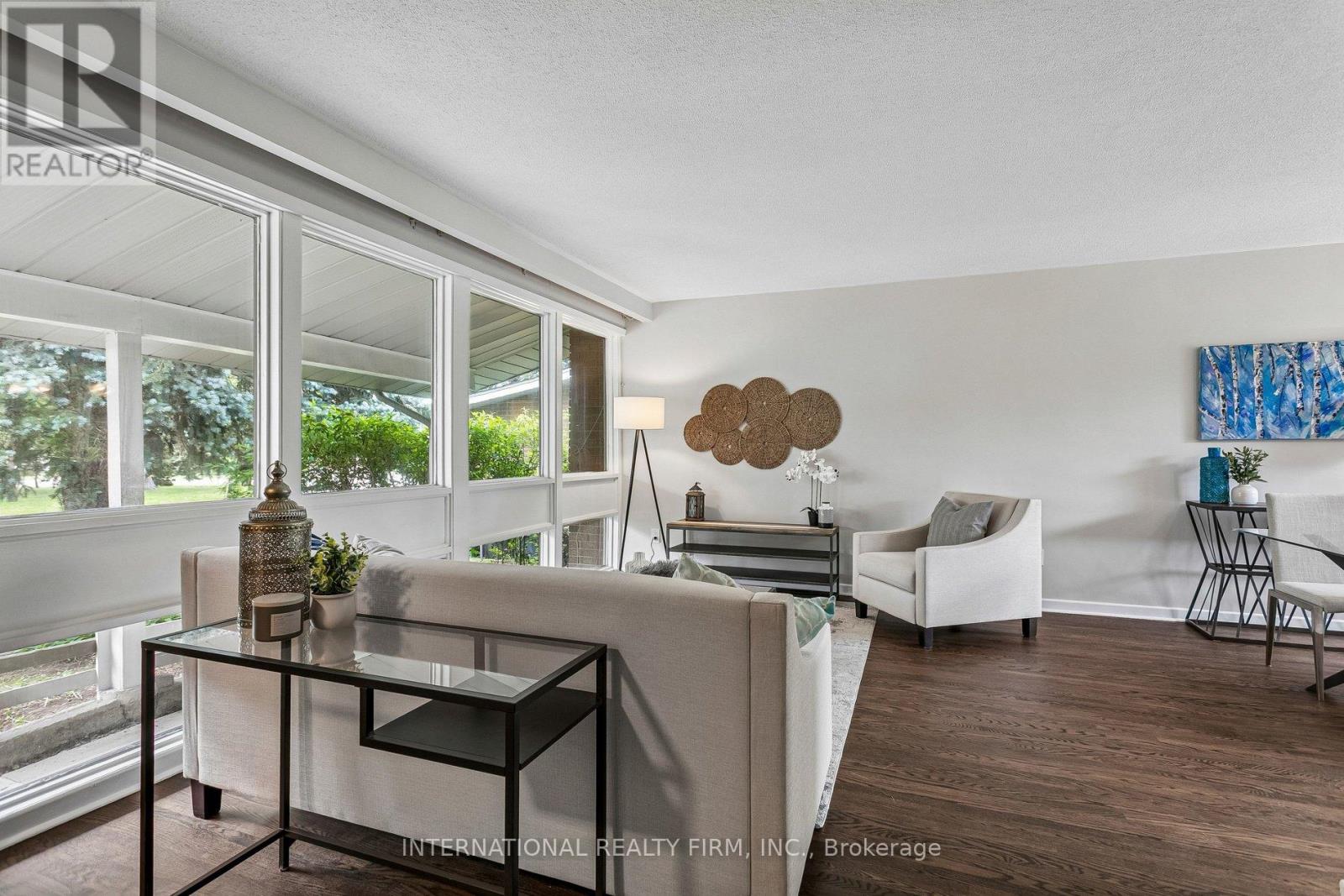 33 Kendleton Drive, Toronto, Ontario  M9V 1T9 - Photo 6 - W13437674