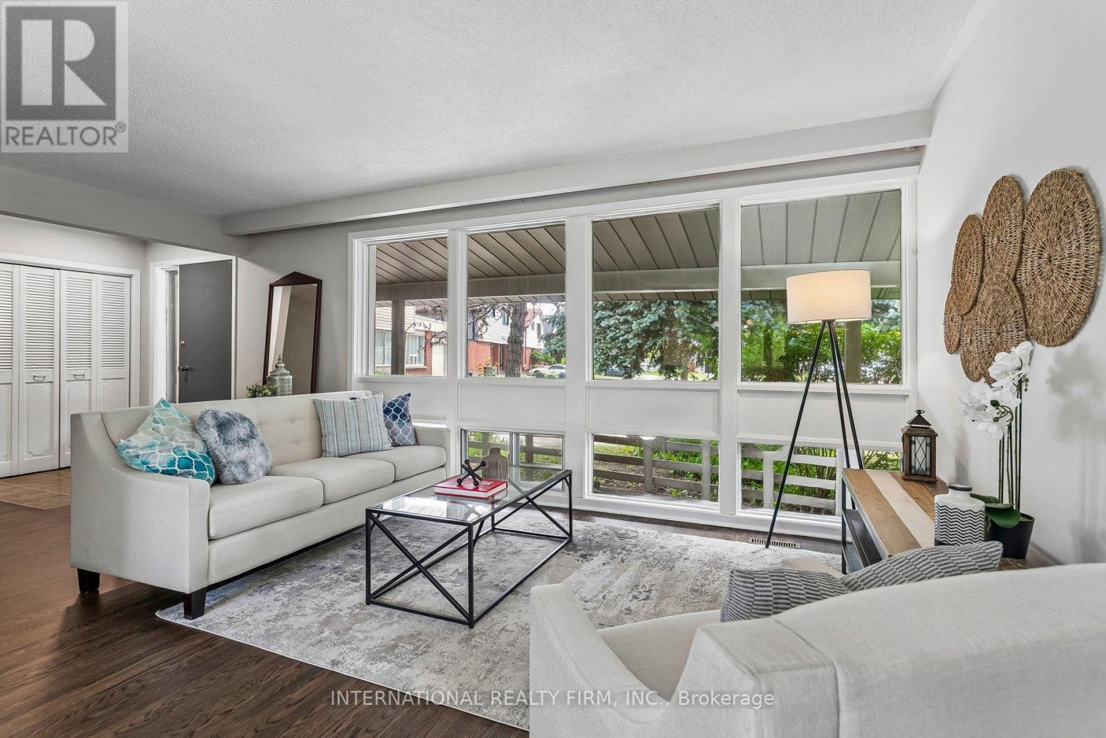 33 Kendleton Drive, Toronto, Ontario  M9V 1T9 - Photo 8 - W13437674