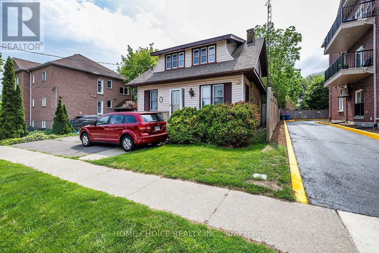 30 Grenfell Street, Oshawa, Ontario  L1J 4V8 - Photo 1 - E13435680