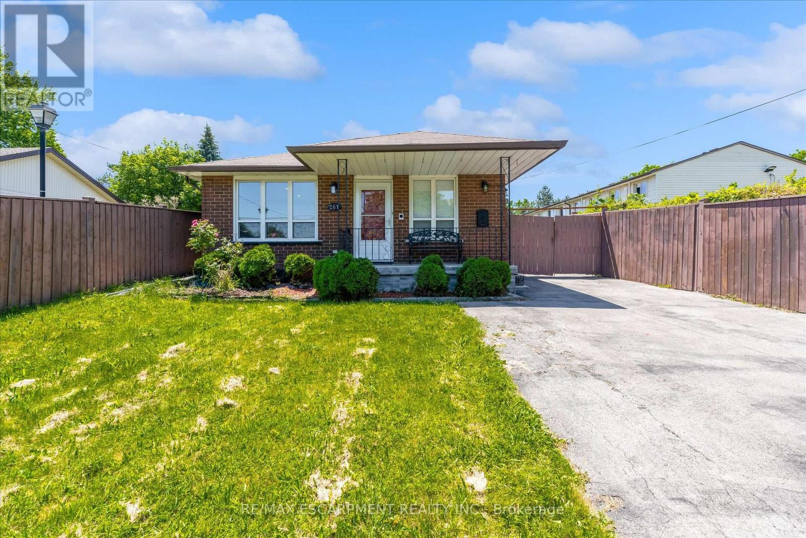 261 Limeridge Road W, Hamilton, Ontario  L9C 2V4 - Photo 2 - X13437602