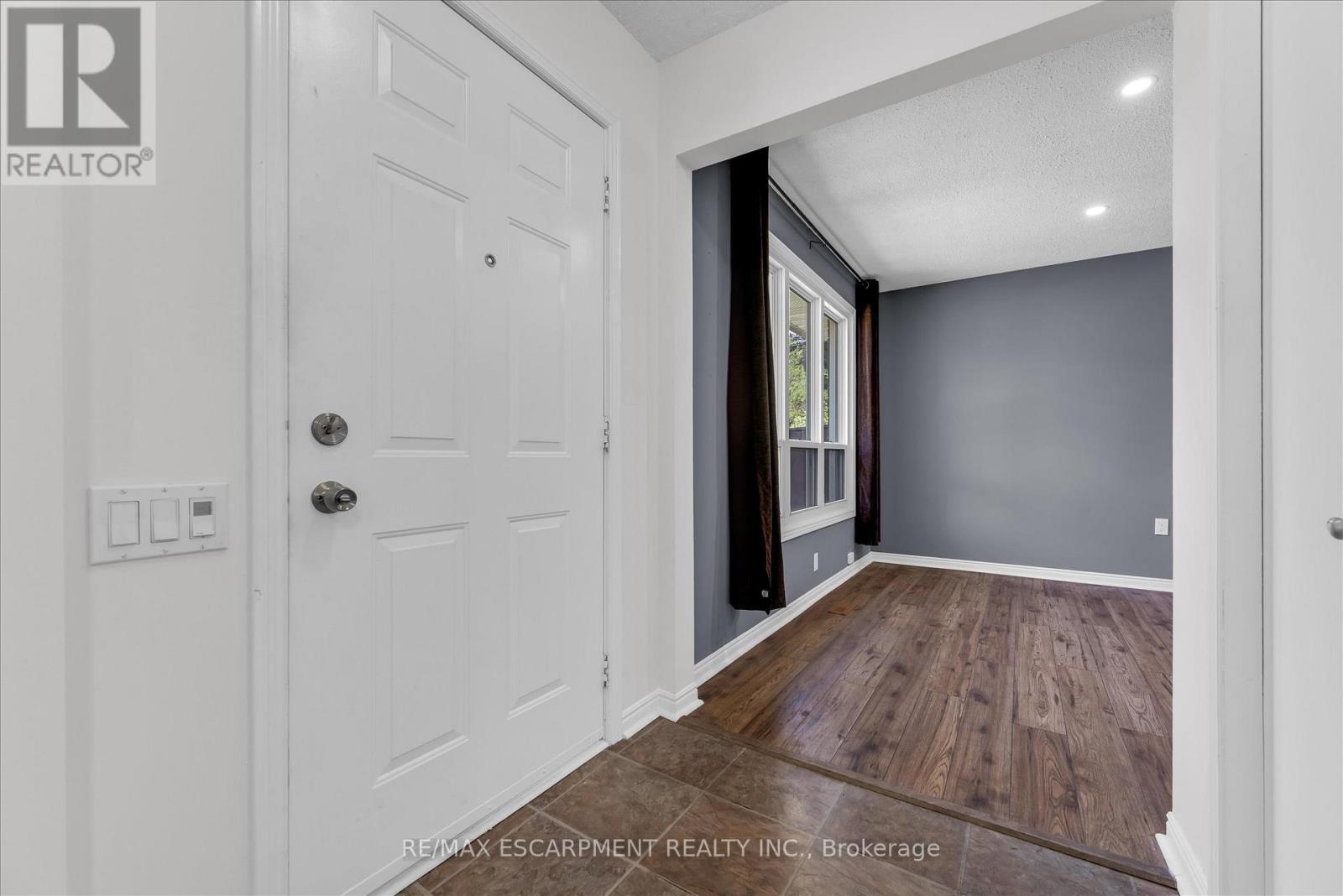 261 Limeridge Road W, Hamilton, Ontario  L9C 2V4 - Photo 4 - X13437602