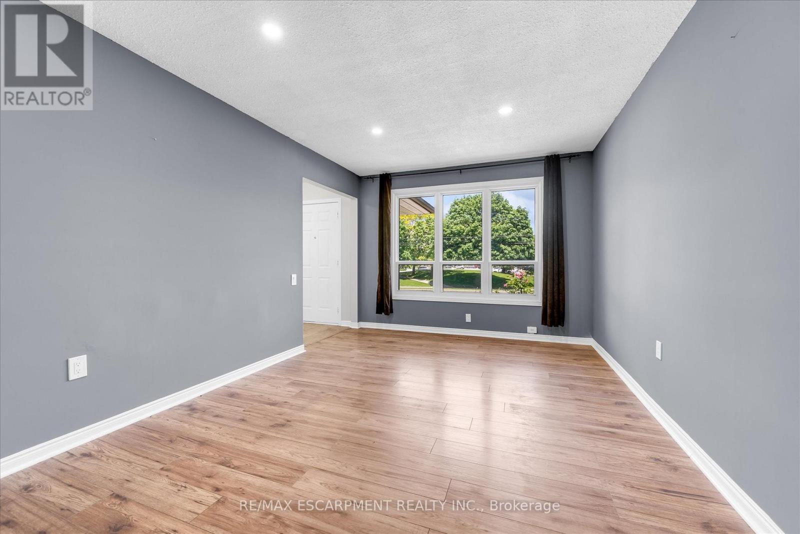261 Limeridge Road W, Hamilton, Ontario  L9C 2V4 - Photo 7 - X13437602