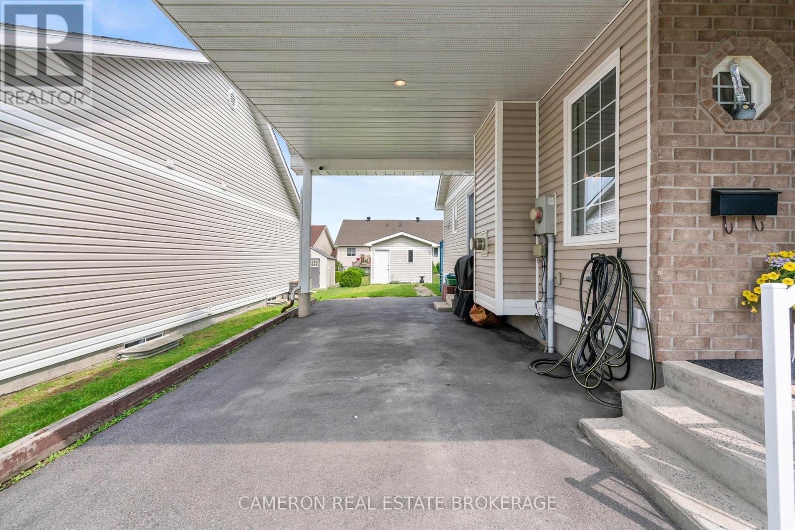 246 Hemlock Crescent, Cornwall, Ontario  K6H 7M2 - Photo 4 - X13437882