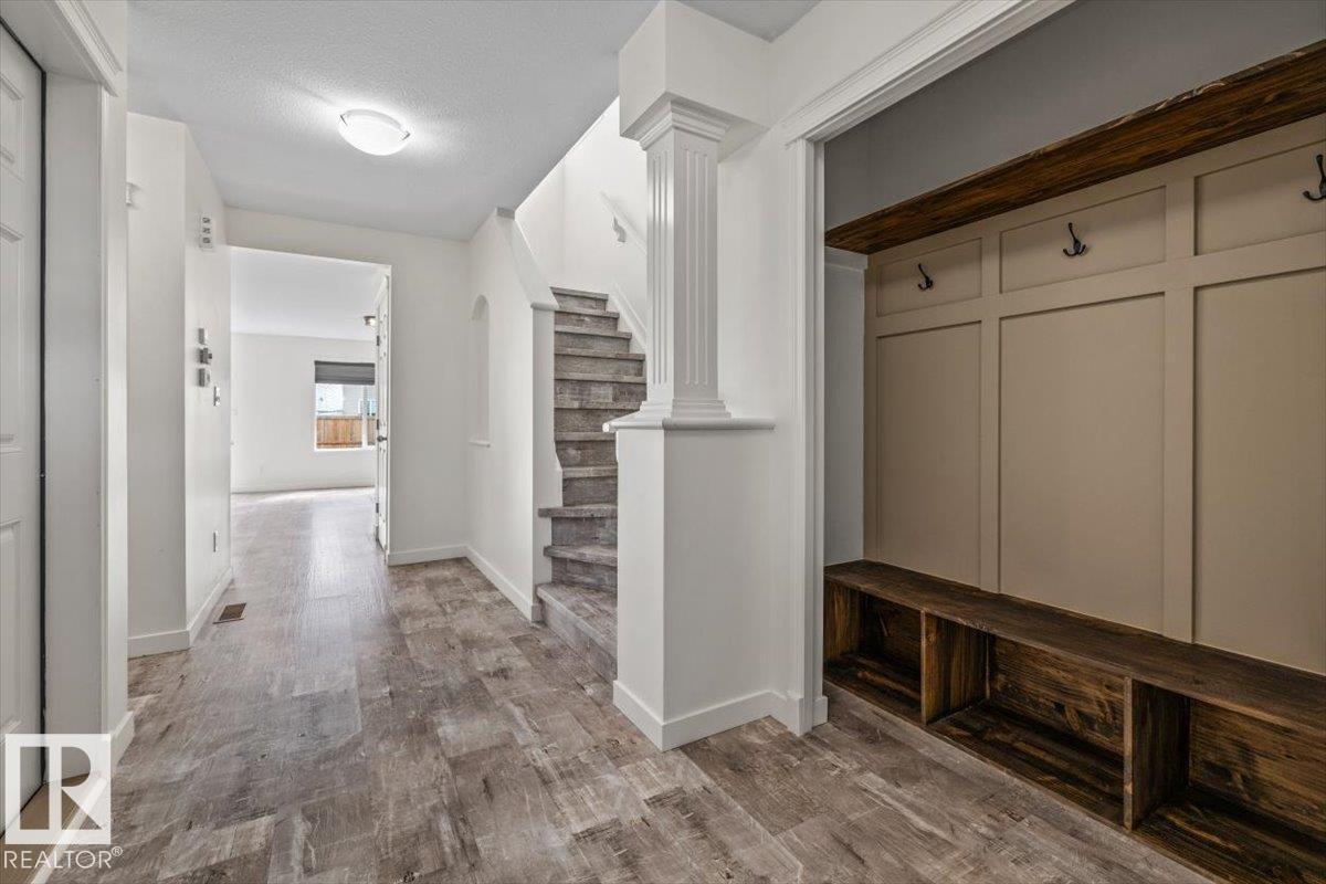17703 65 St NW NW, Edmonton, Alberta  T5Y 3Y3 - Photo 2 - E4493321