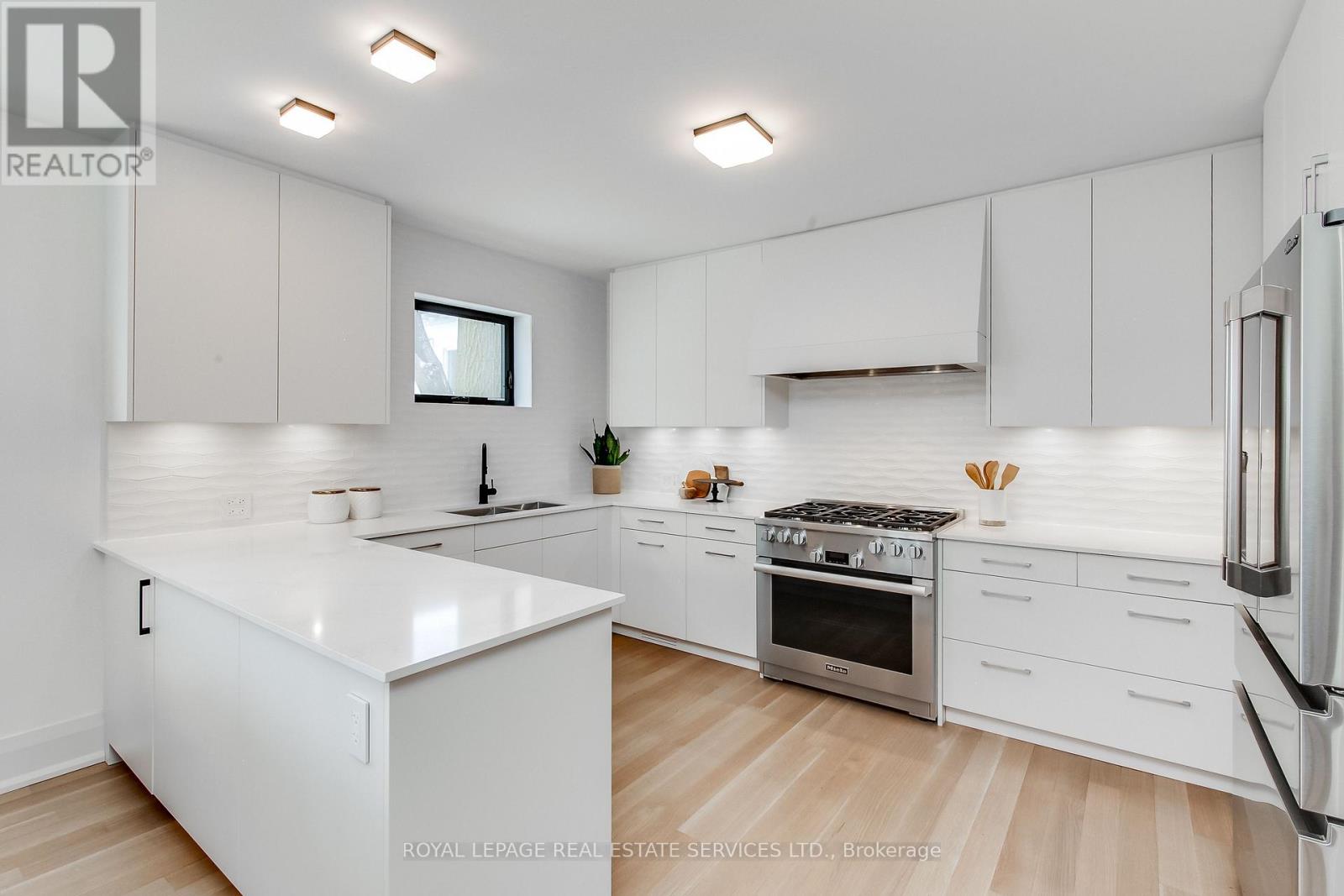 126 Hudson Drive, Toronto, Ontario  M4T 2K5 - Photo 6 - C13437962