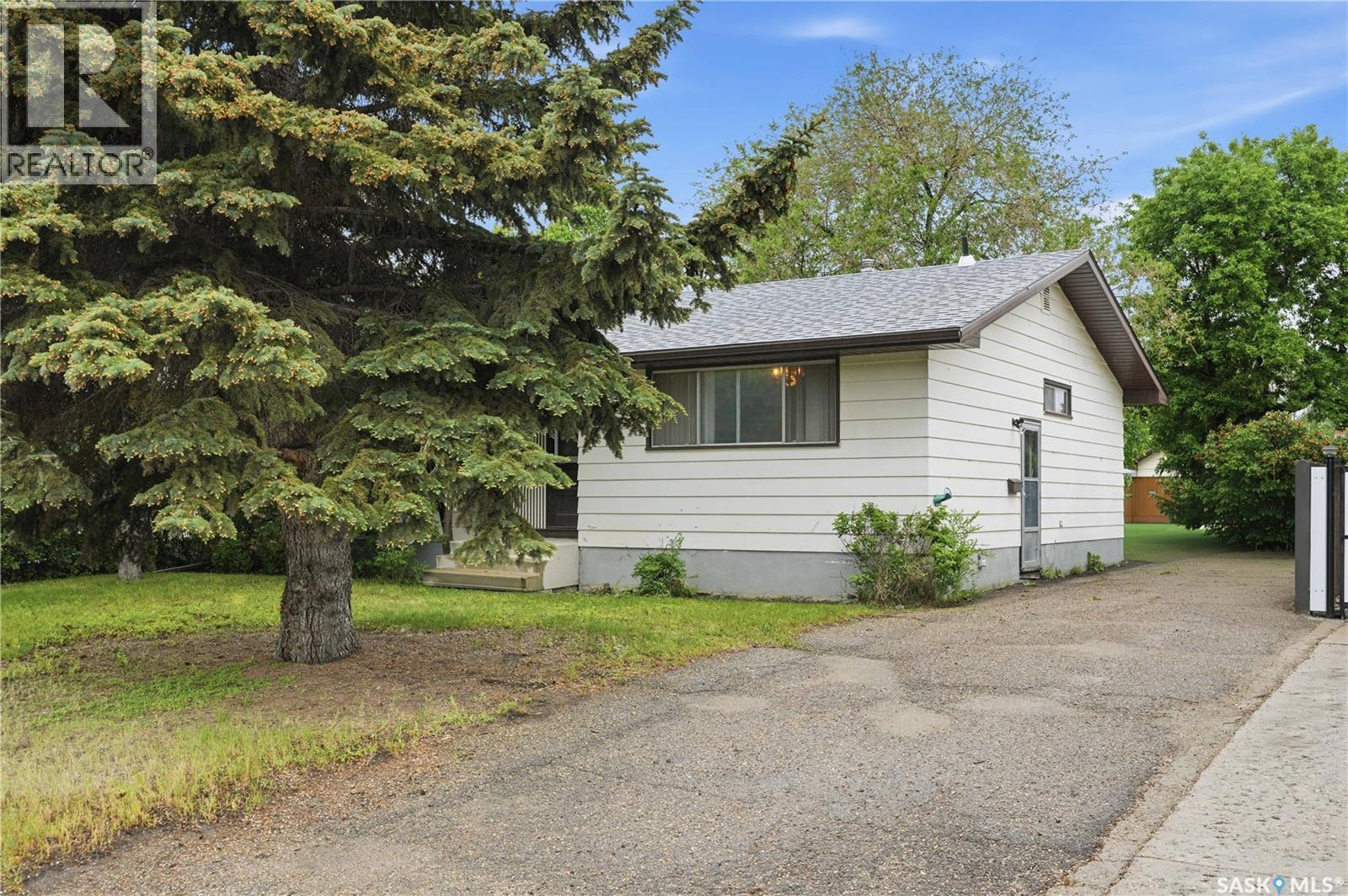 1922 Richardson Road, Saskatoon, Saskatchewan  S7L 0C4 - Photo 1 - SK039249