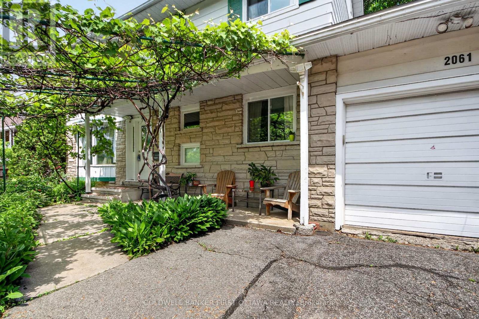 2061 Balharrie Avenue, Ottawa, Ontario  K1G 1G2 - Photo 2 - X13169164