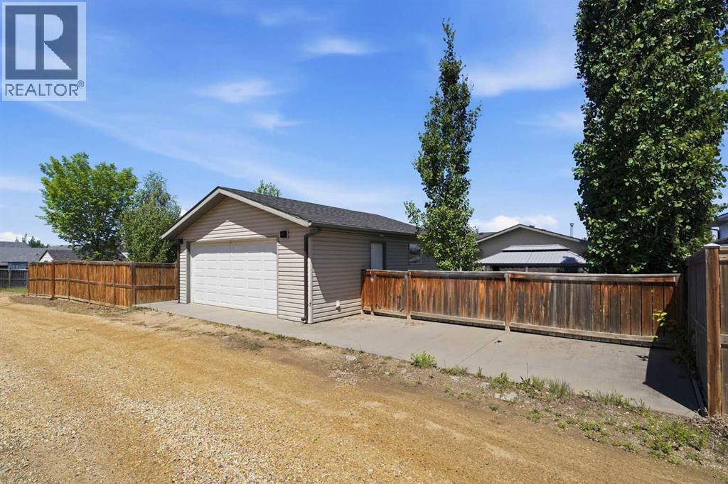 66 Pondside Crescent, Blackfalds, Alberta  T4M 0G3 - Photo 31 - A2319348