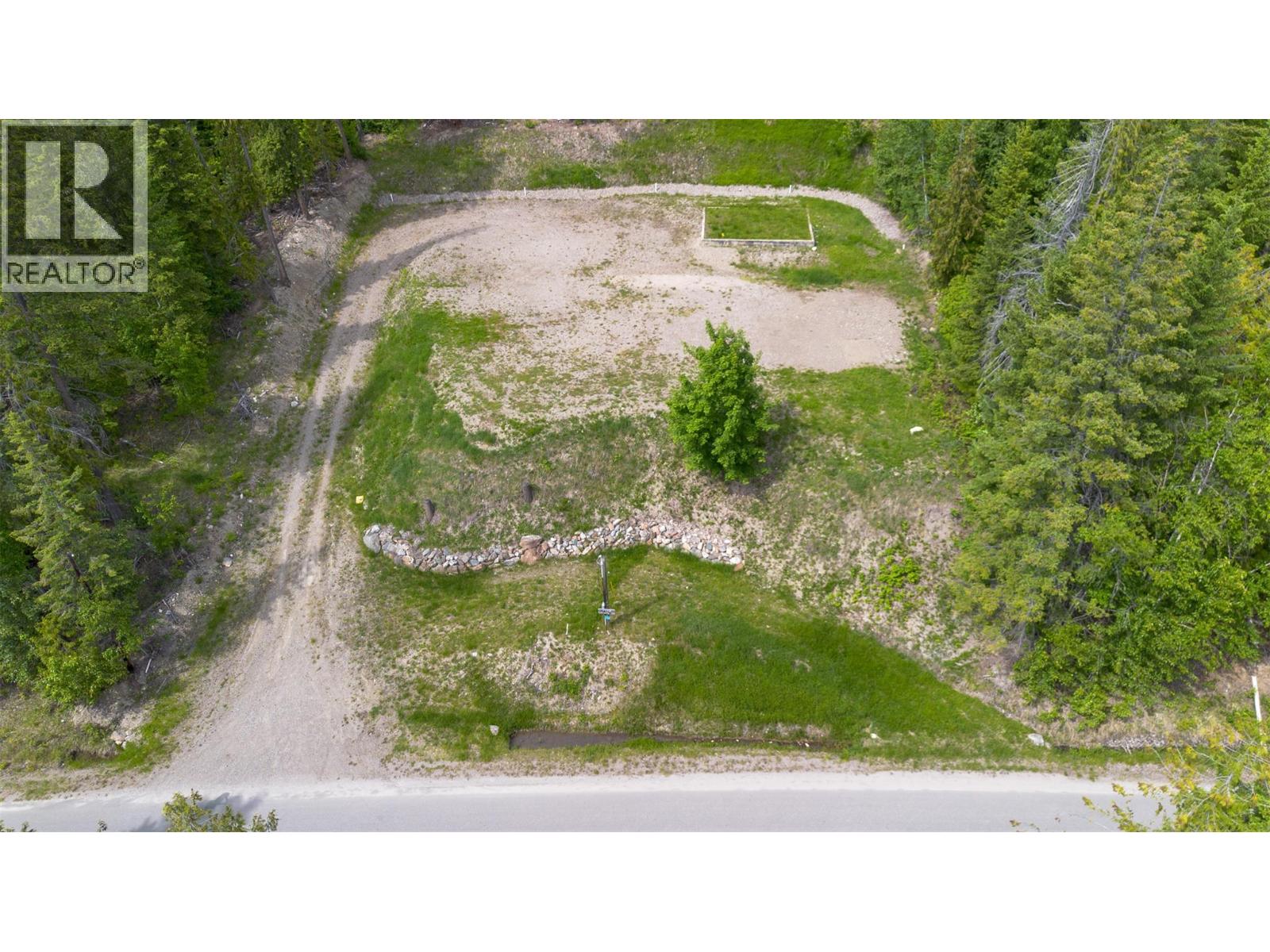 7503 Estate Drive, Anglemont, British Columbia