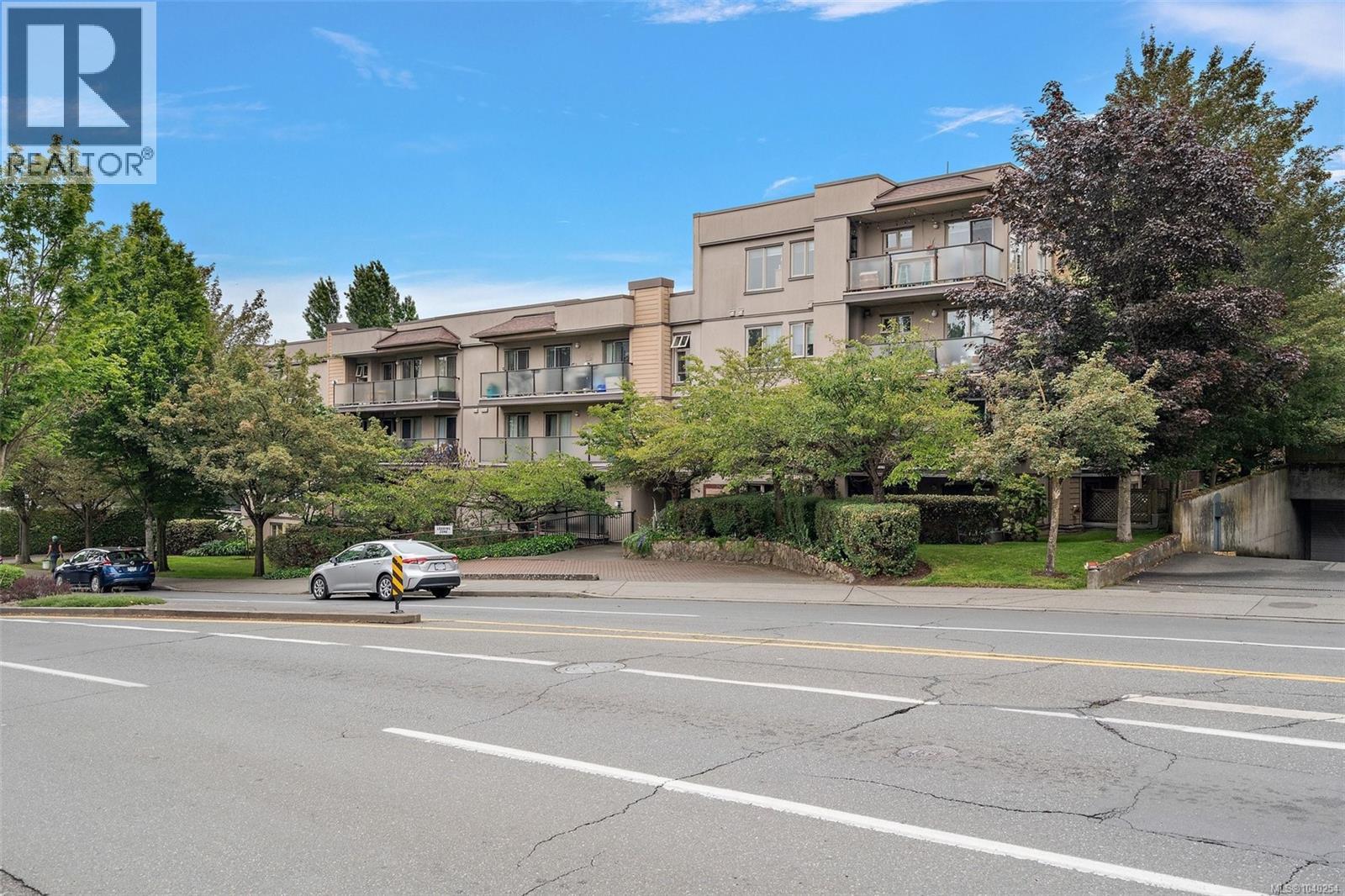 206 2527 Quadra St