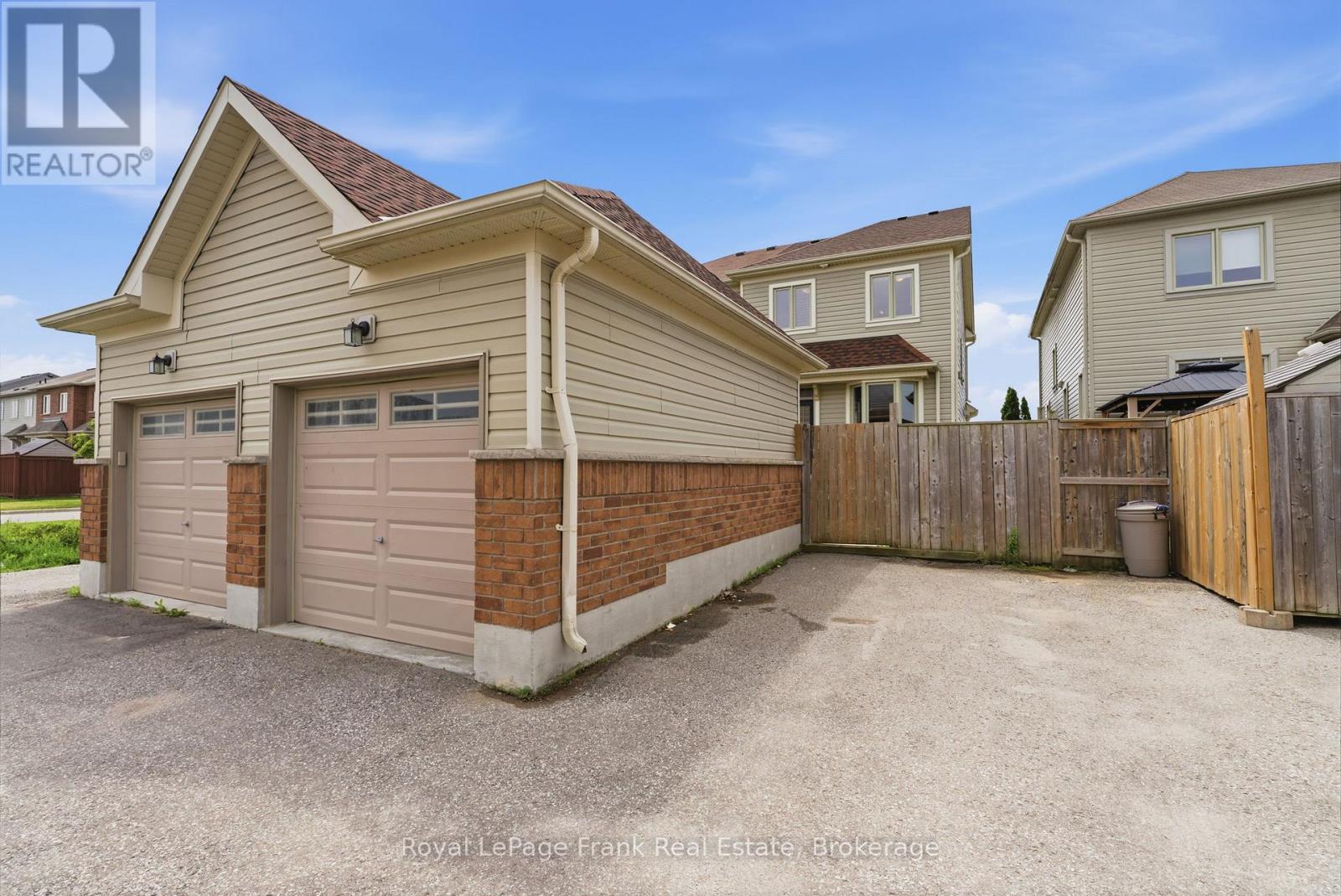 264 Brookhill Boulevard, Clarington, Ontario  L1C 0M1 - Photo 2 - E13438042