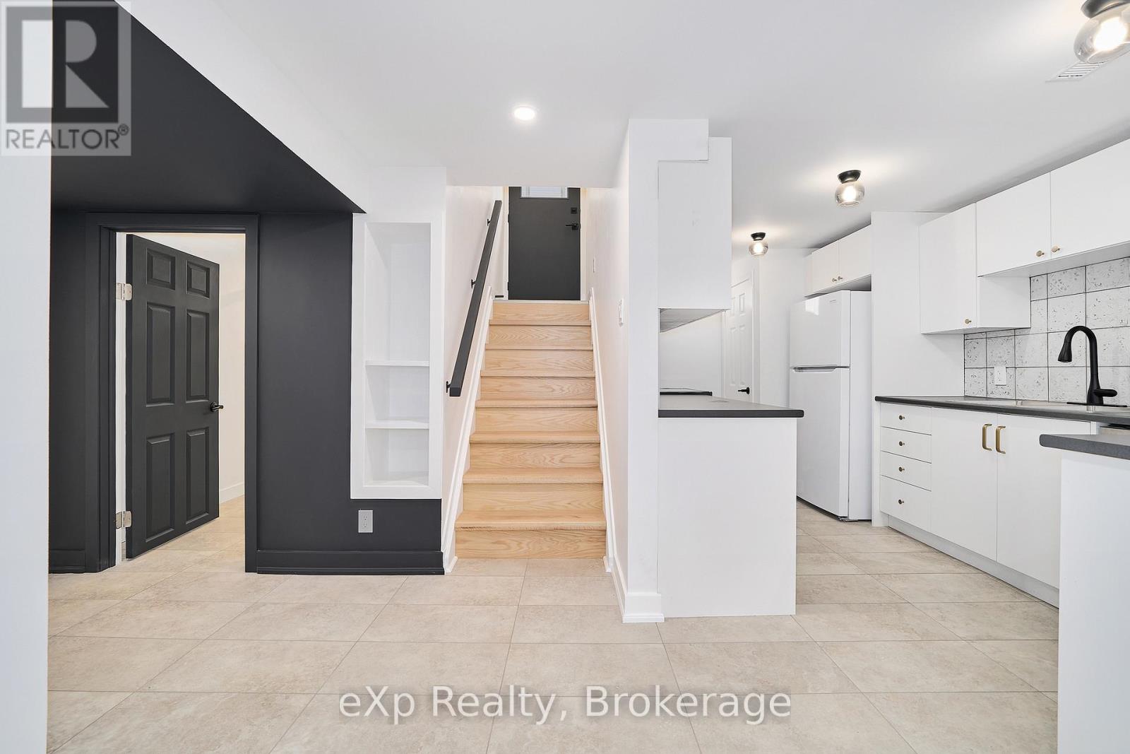 111 Riverside Drive N, Oshawa, Ontario  L1G 6J6 - Photo 4 - E13438254