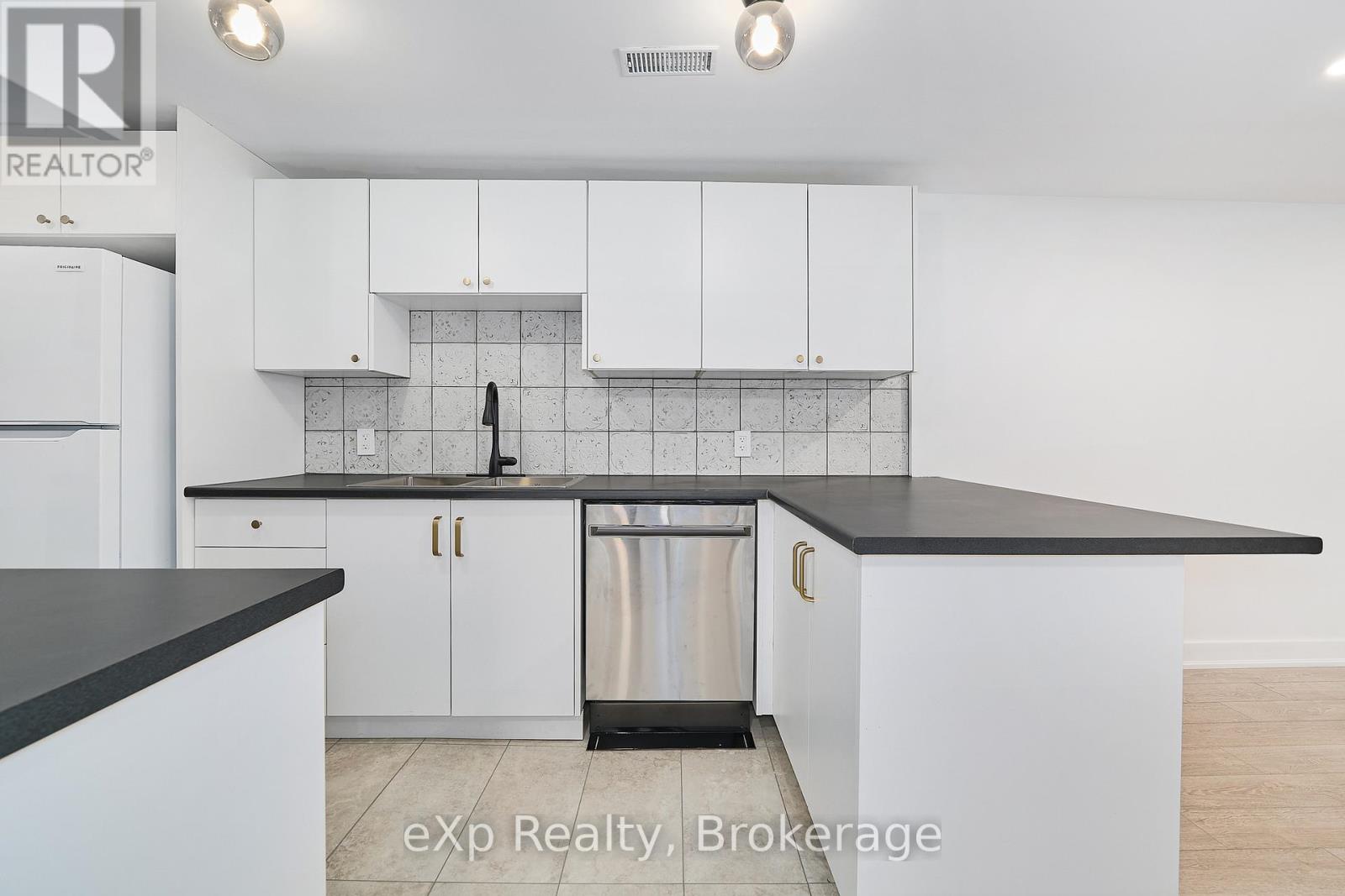111 Riverside Drive N, Oshawa, Ontario  L1G 6J6 - Photo 8 - E13438254