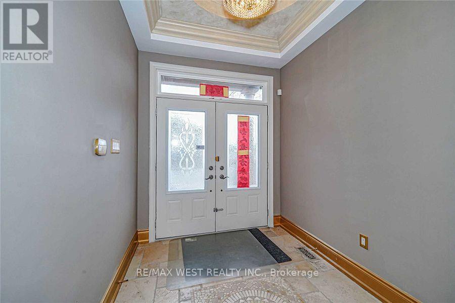 83 Elm Avenue, Richmond Hill, Ontario  L4C 6K8 - Photo 11 - N13429058