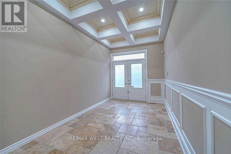 83 Elm Avenue, Richmond Hill, Ontario  L4C 6K8 - Photo 12 - N13429058