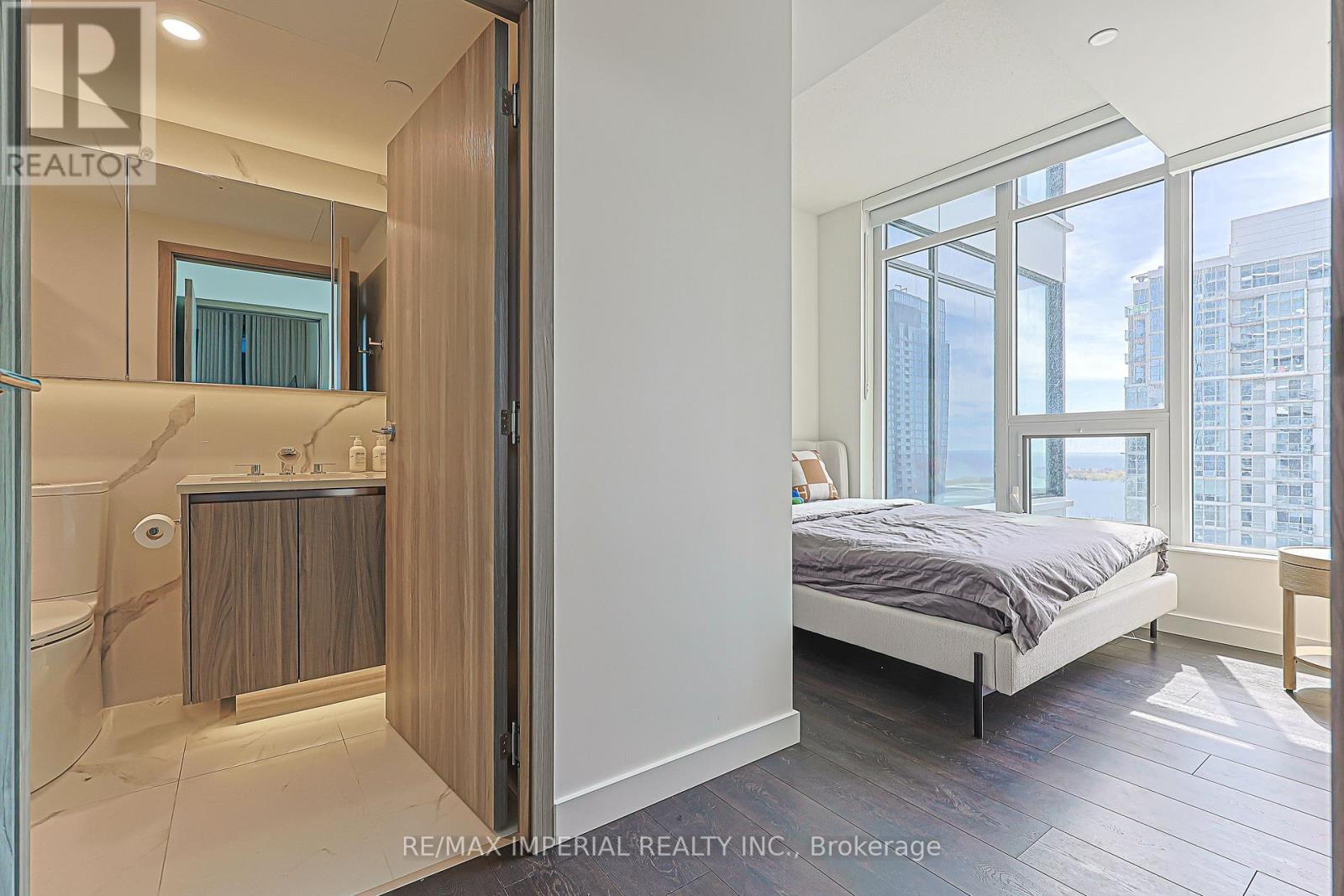 3510 - 1 Concord Cityplace Way, Toronto, Ontario  M5V 0X3 - Photo 13 - C13435412